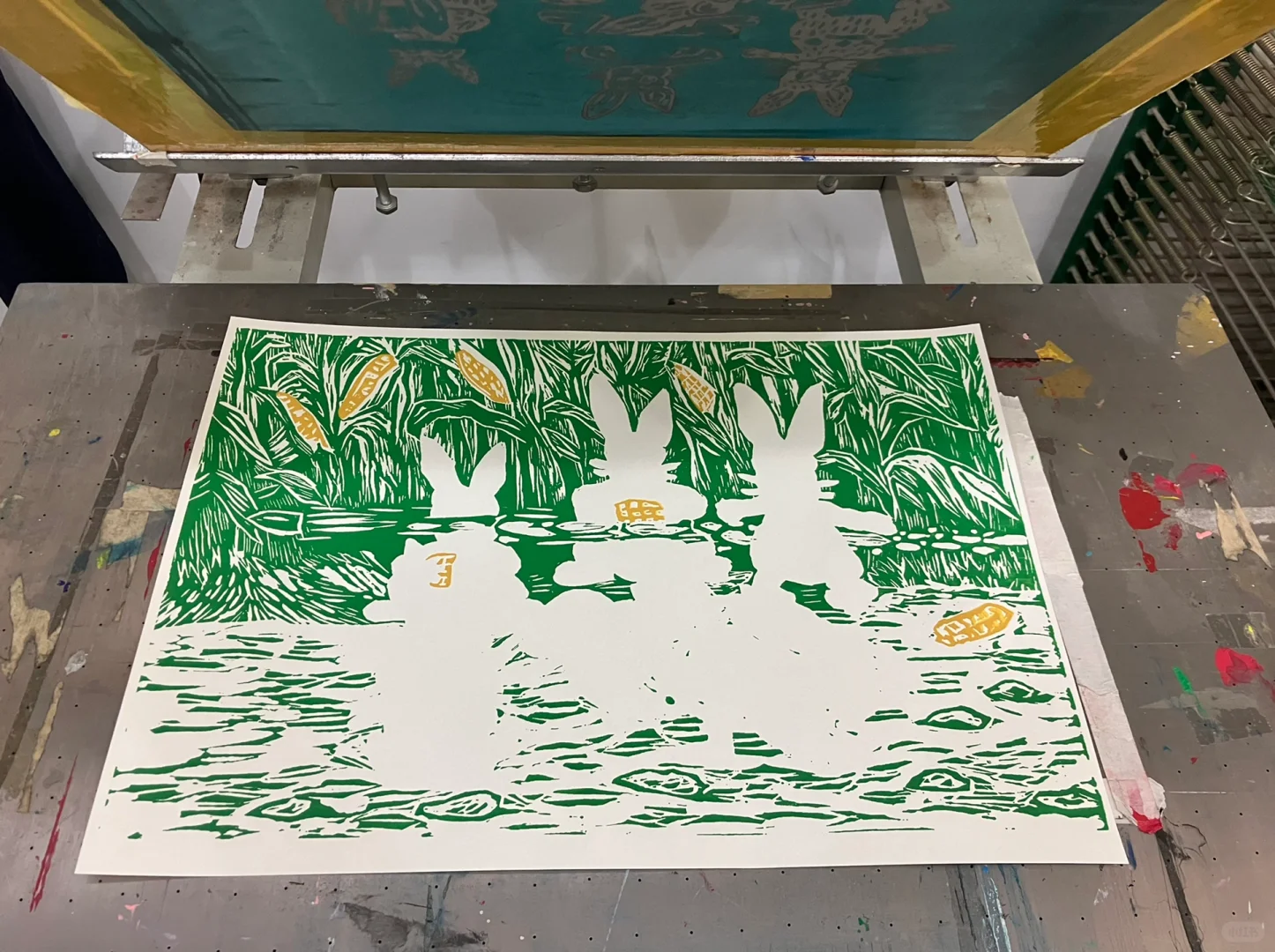 我做的小版画《偷玉米的兔子们》
