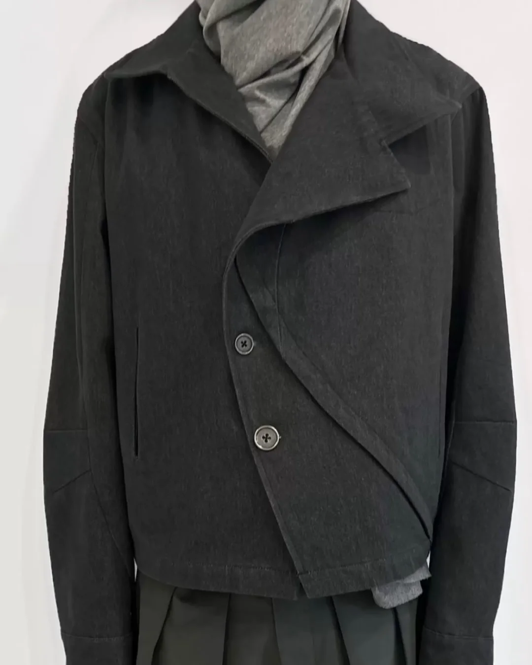 今日分享 no bias 设计外套