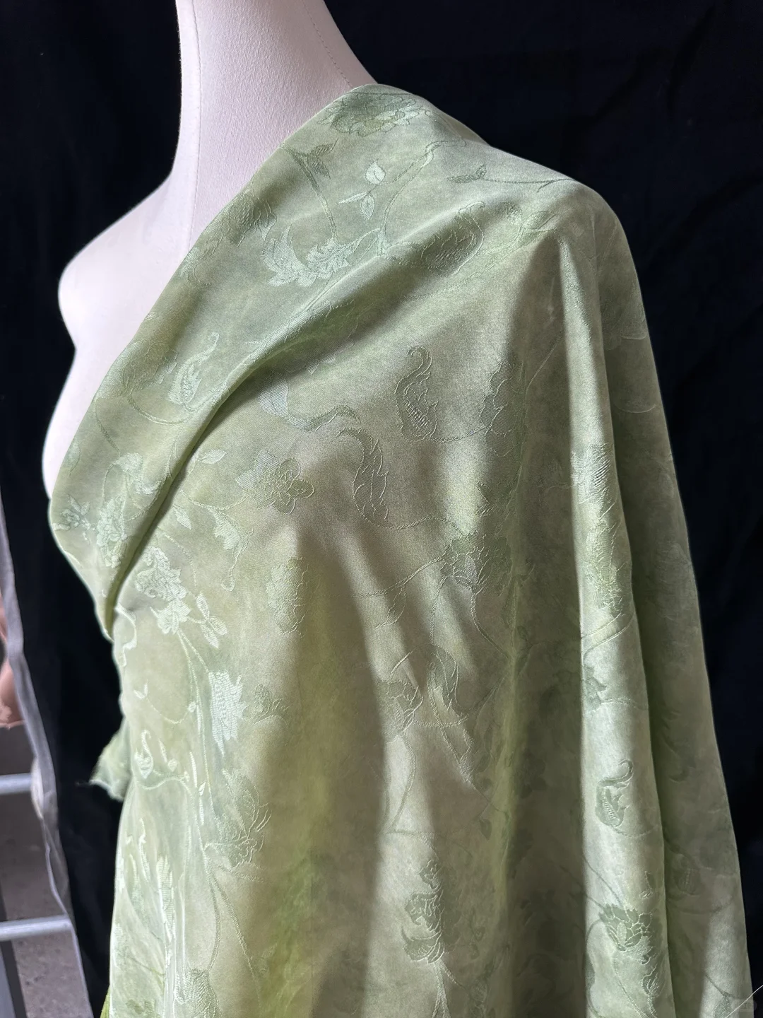 live｜自带朦胧感绿色面料的美真的拍不出来