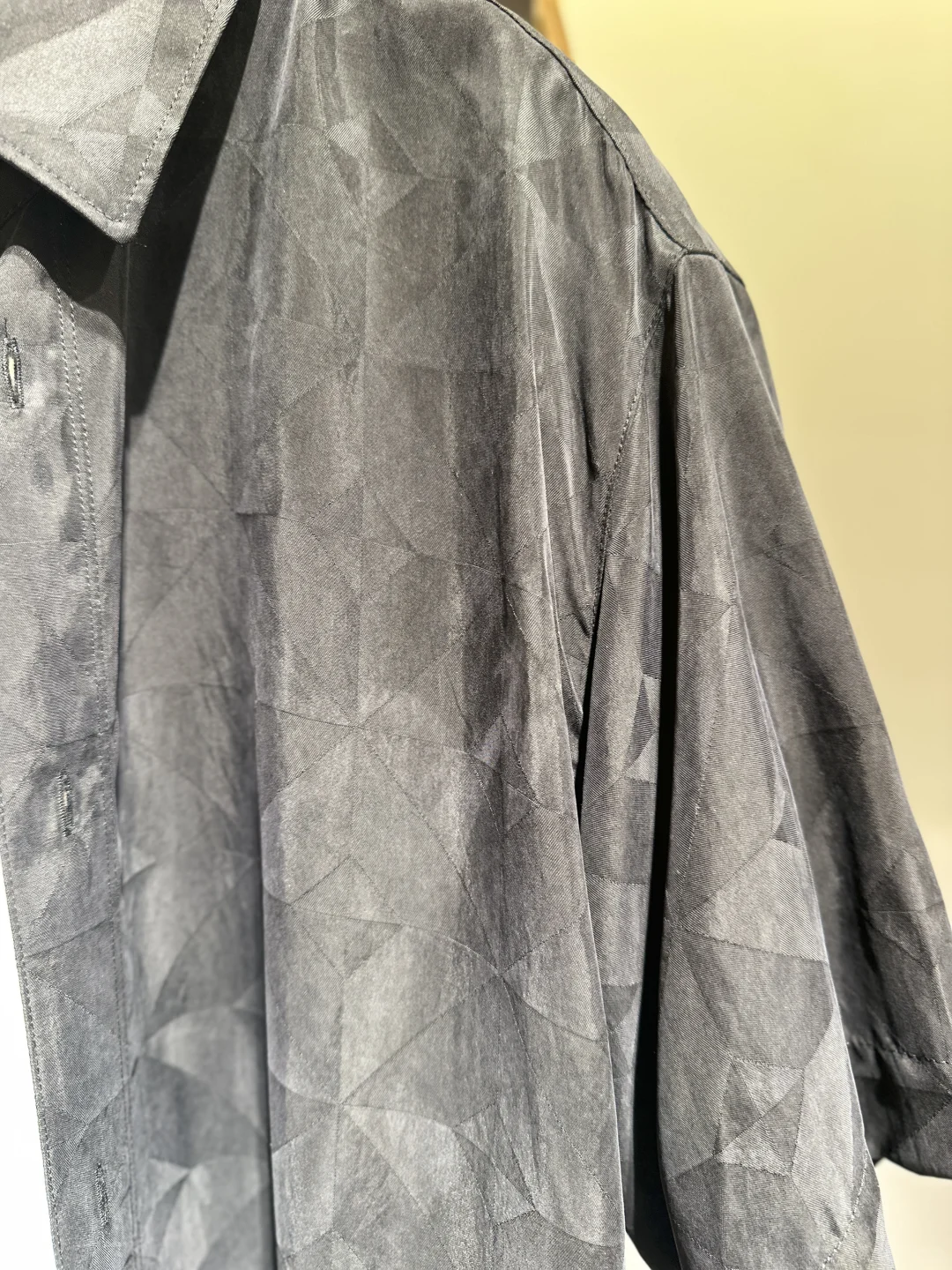 男士必看!再生纤维衣服这样洗,告别软塌变形