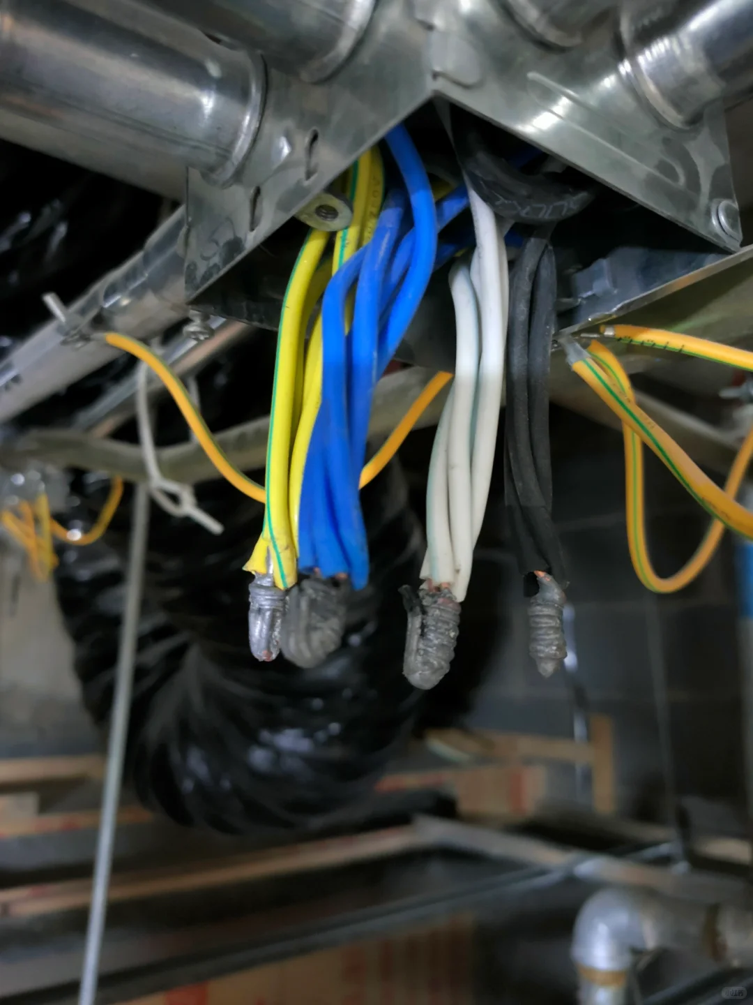 跳闸维修，线路检测！