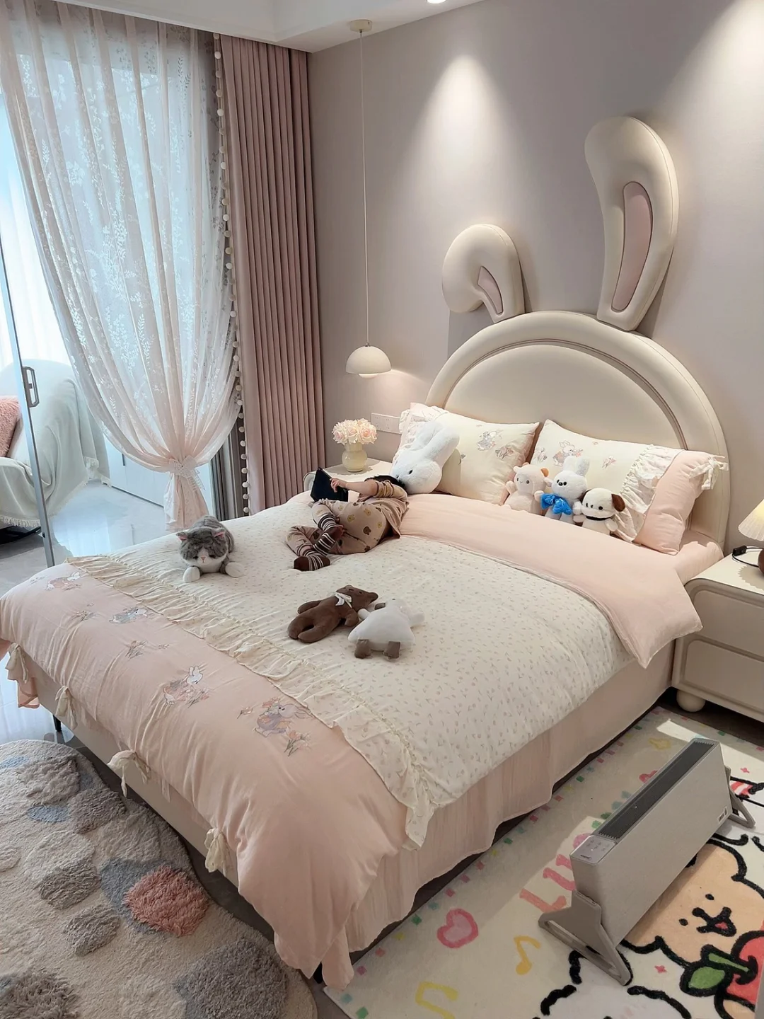 供暖空窗期，一台取暖器给足了娃的安全感～