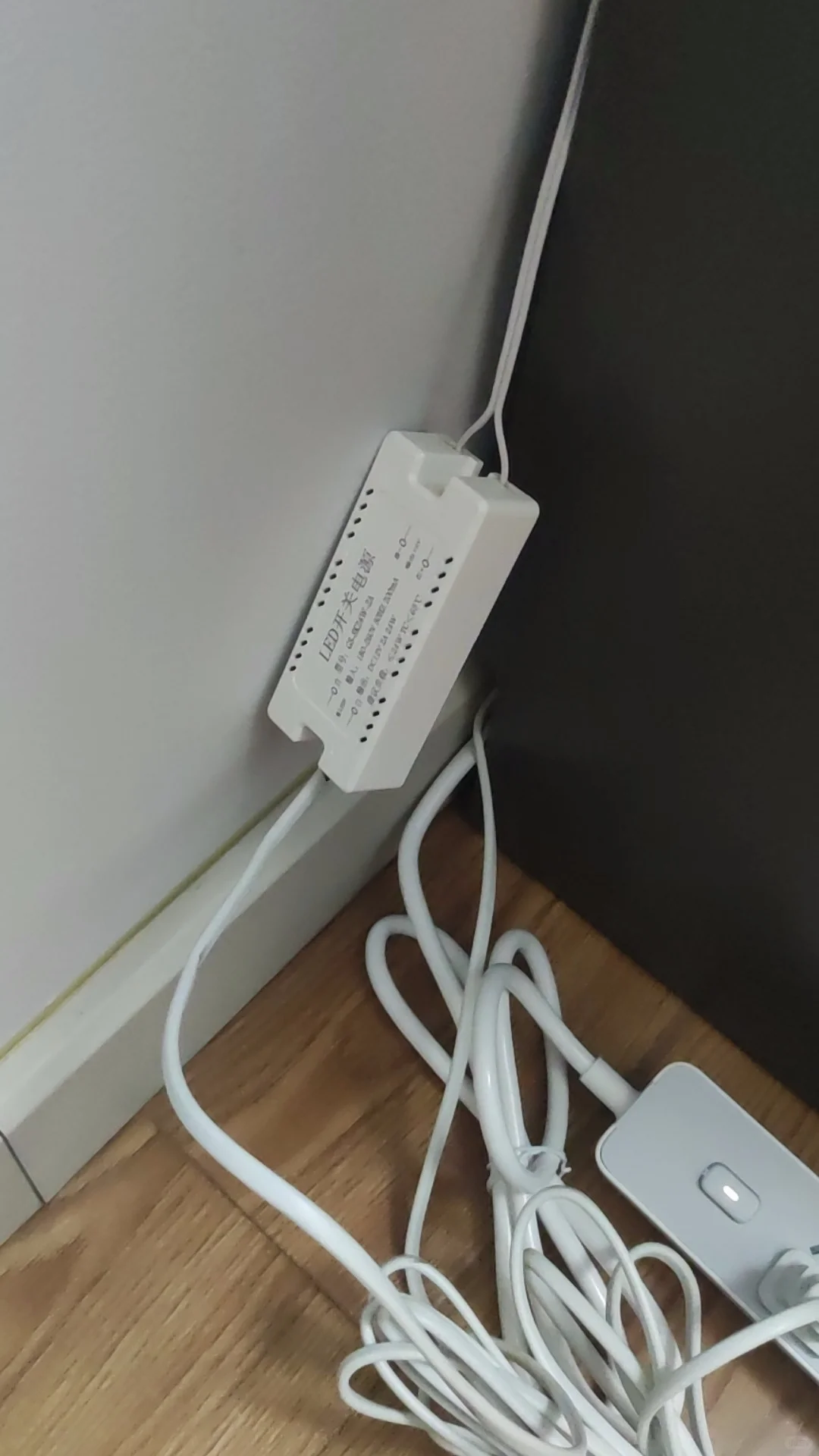 换了灯带变压器，只有一半灯带亮是什么原呢