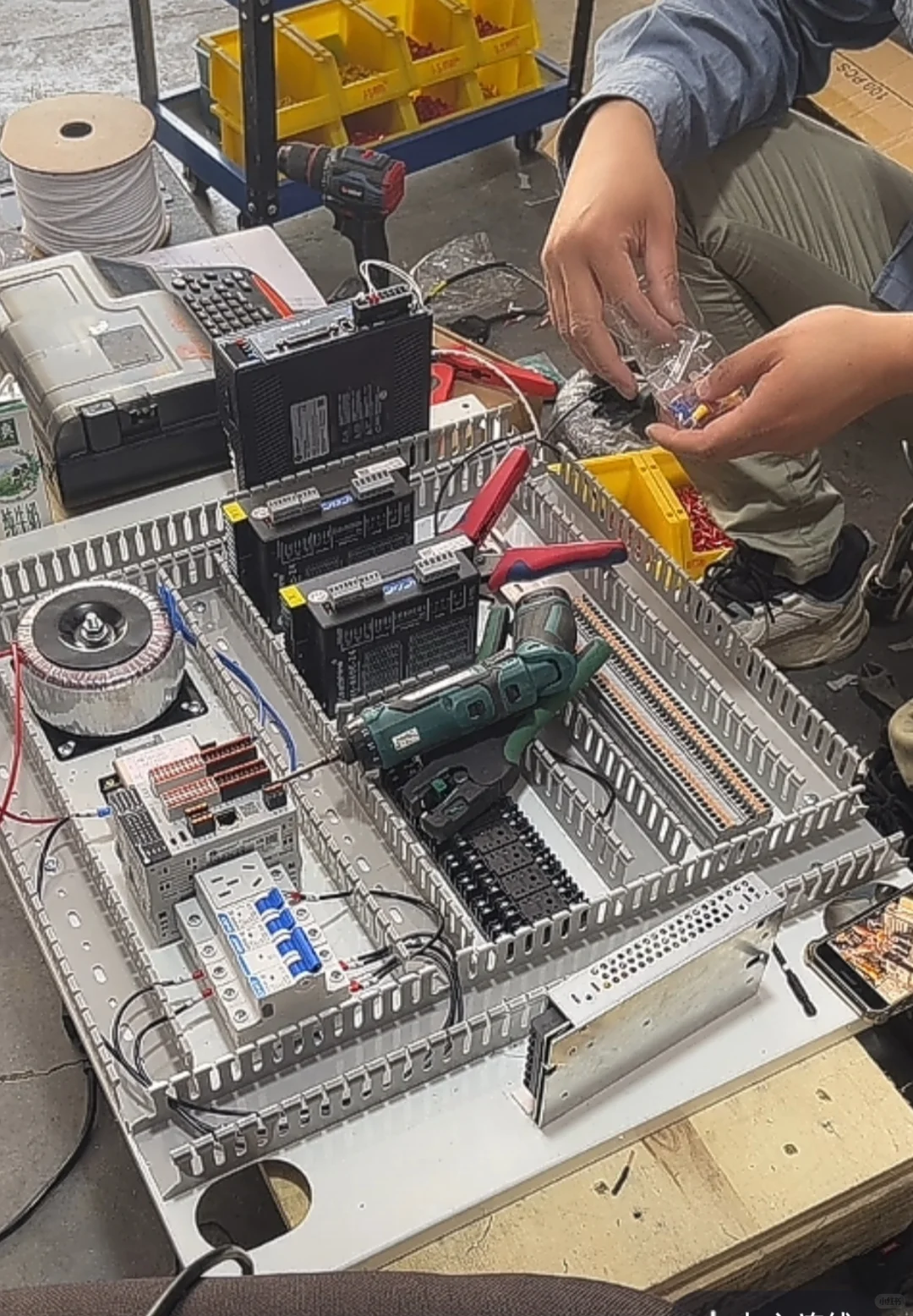 装配电工 、钳工、 调试技术起步8000起