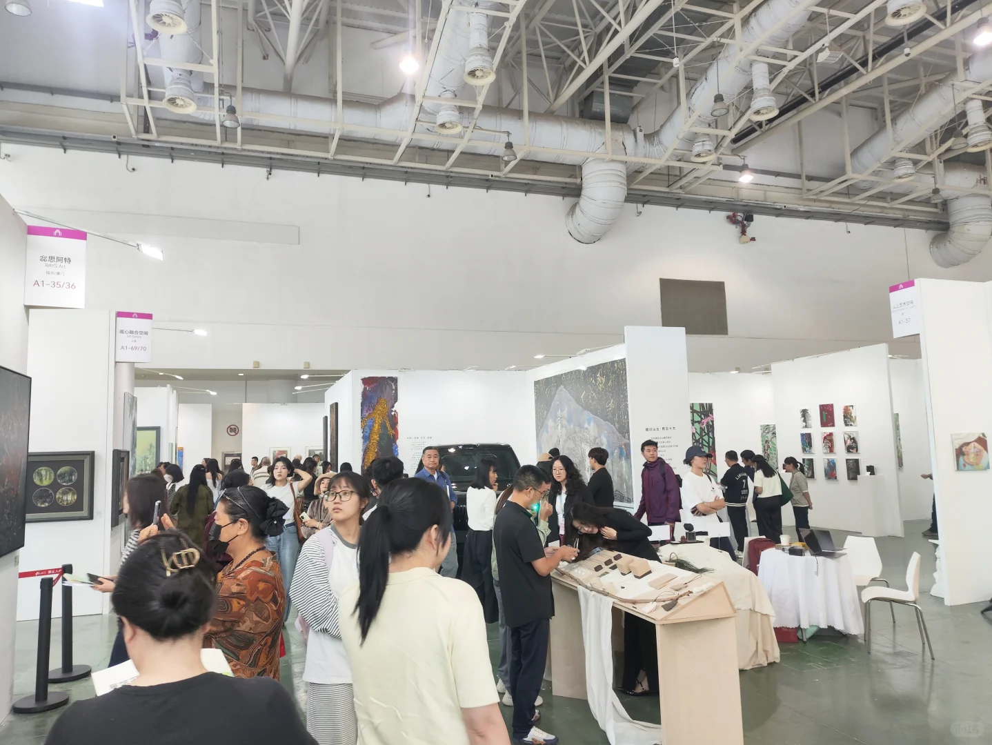 展会现场｜2025年艺术厦门韦瀚艺术空间展位