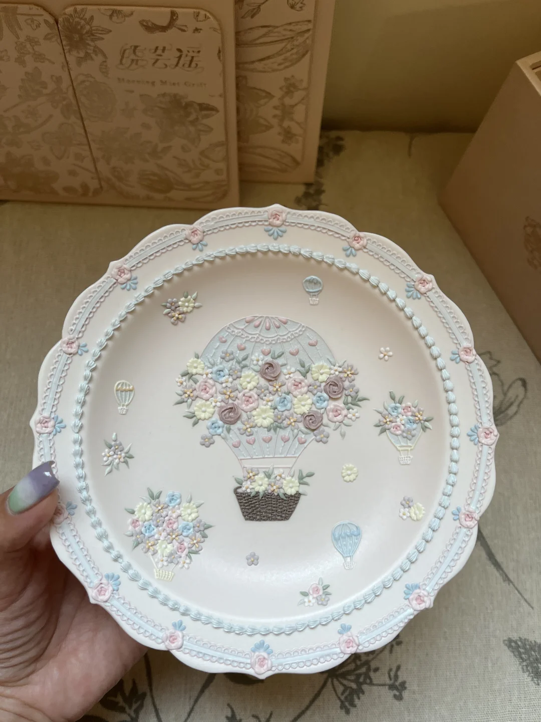 震惊！这个盘子竟然是景德镇纯手绘的！