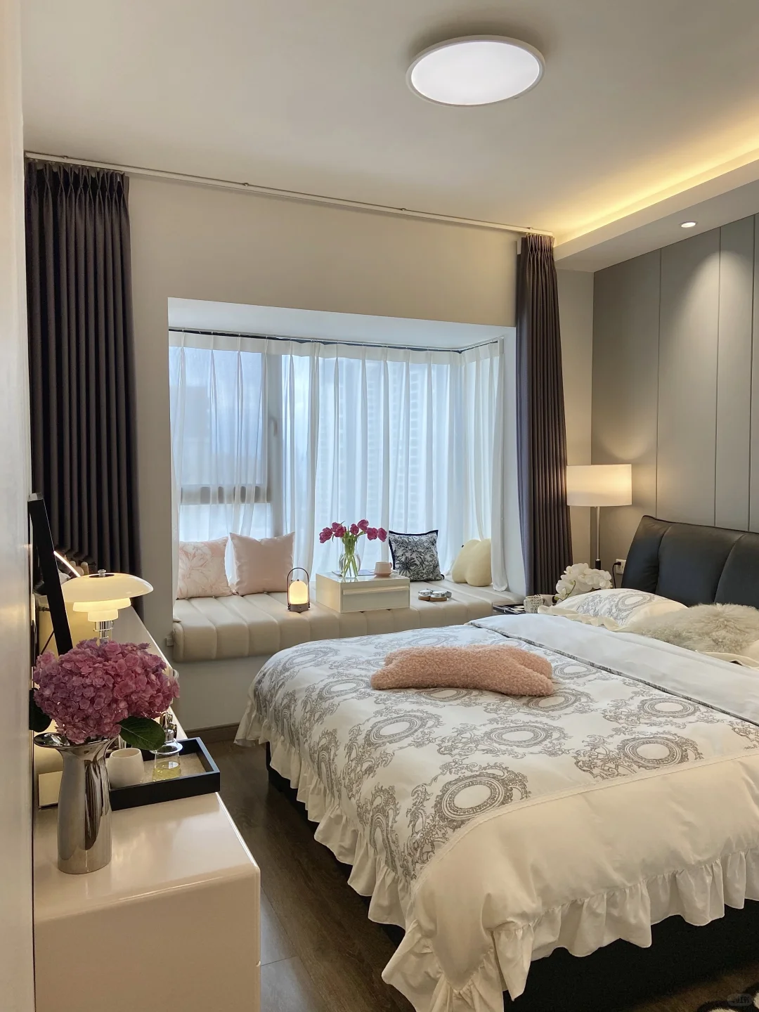 直接抄!小户型卧室这样布置好看又实用!