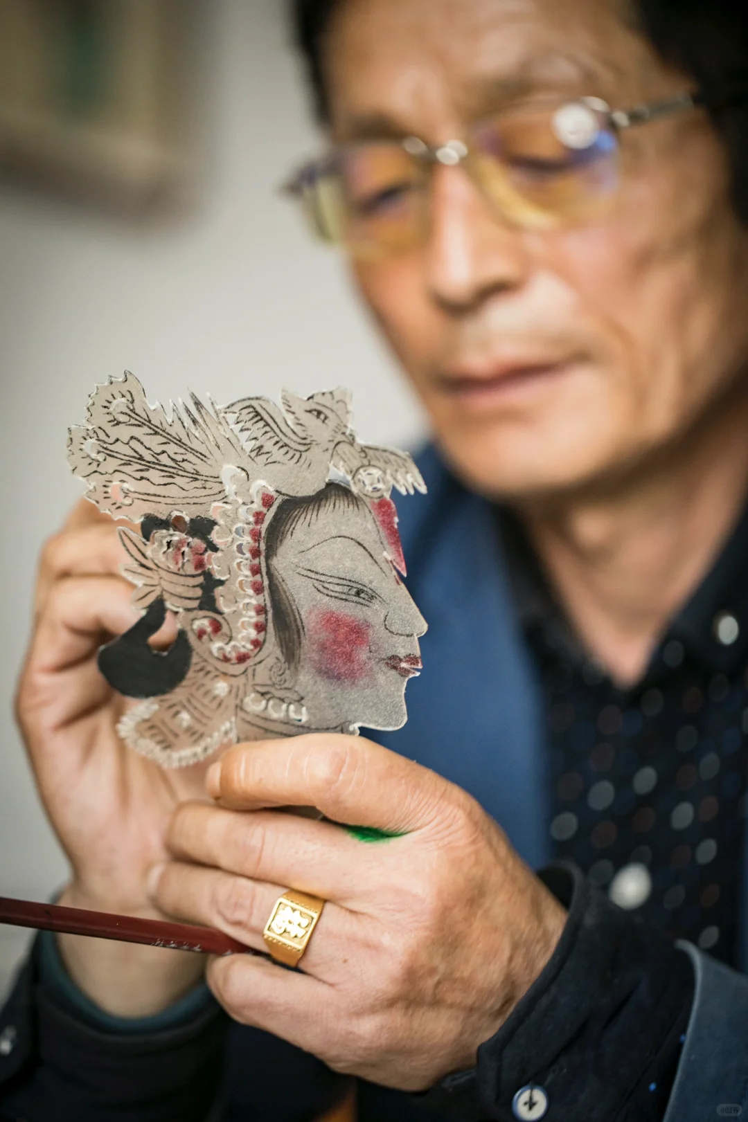 光与影的艺术|在手艺人挥动下绽放绚丽光彩