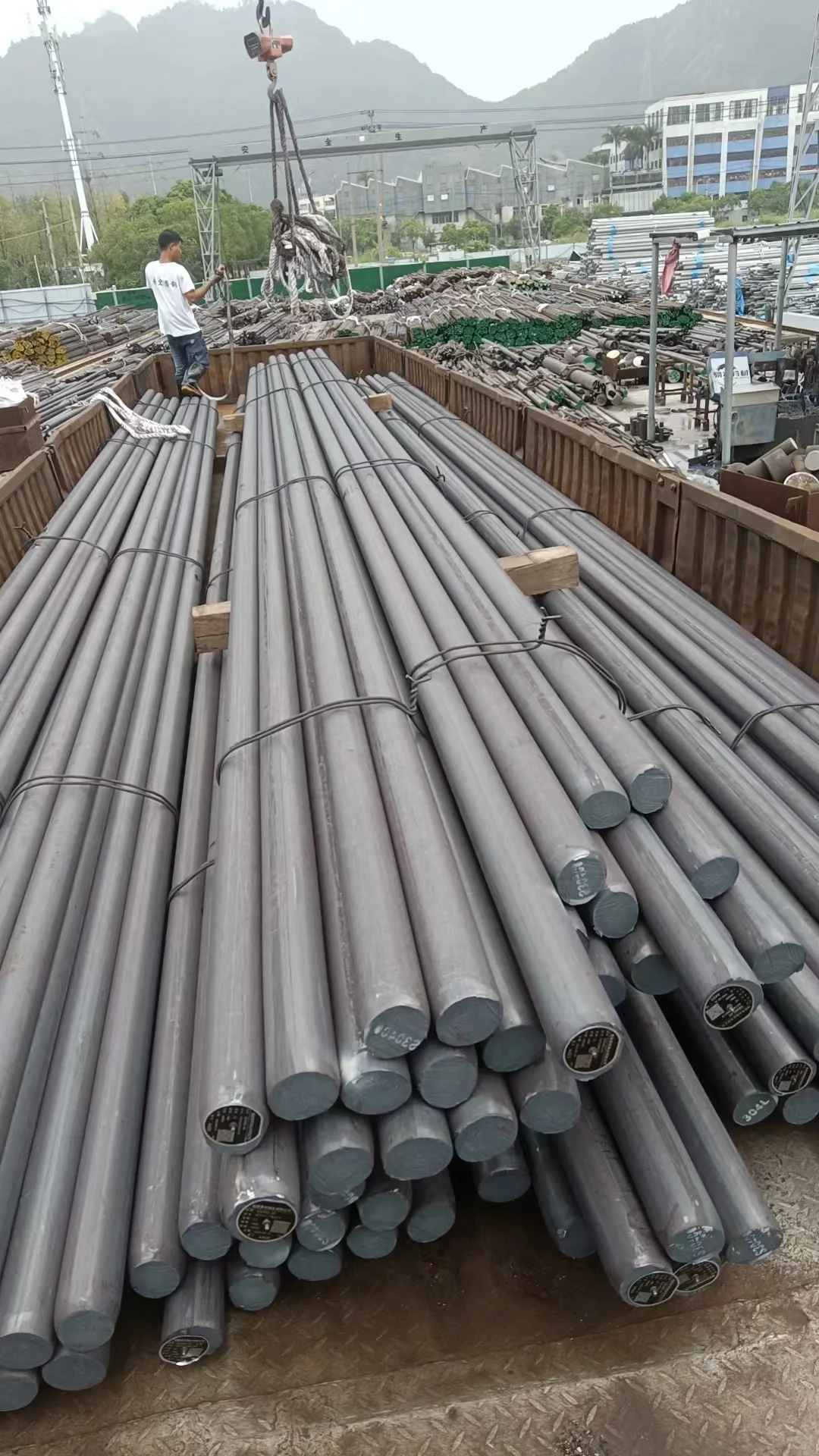 00后接手不锈钢工厂