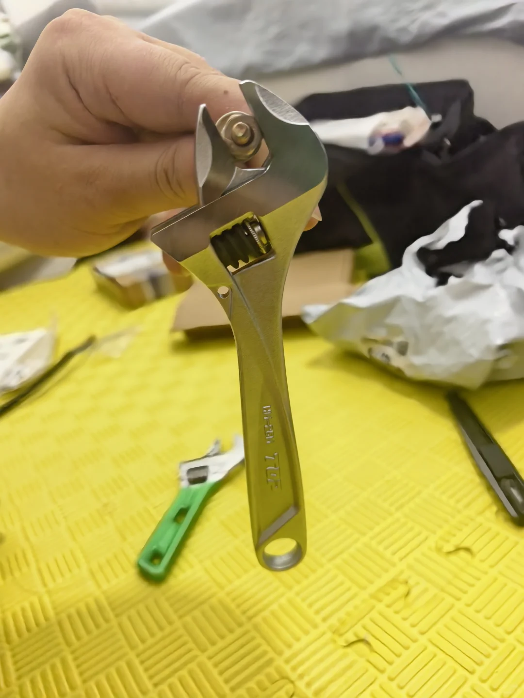 双涡轮扳手真的实用吗，夹紧了都很稳