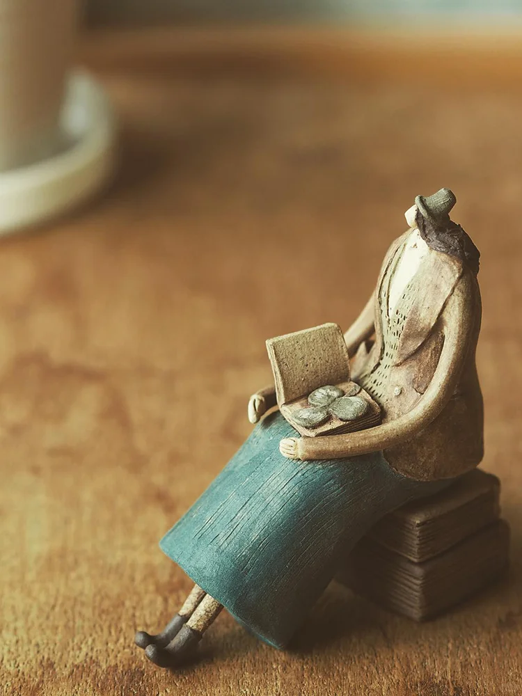 她的陶艺小人，被称为“可触摸的时光胶囊”