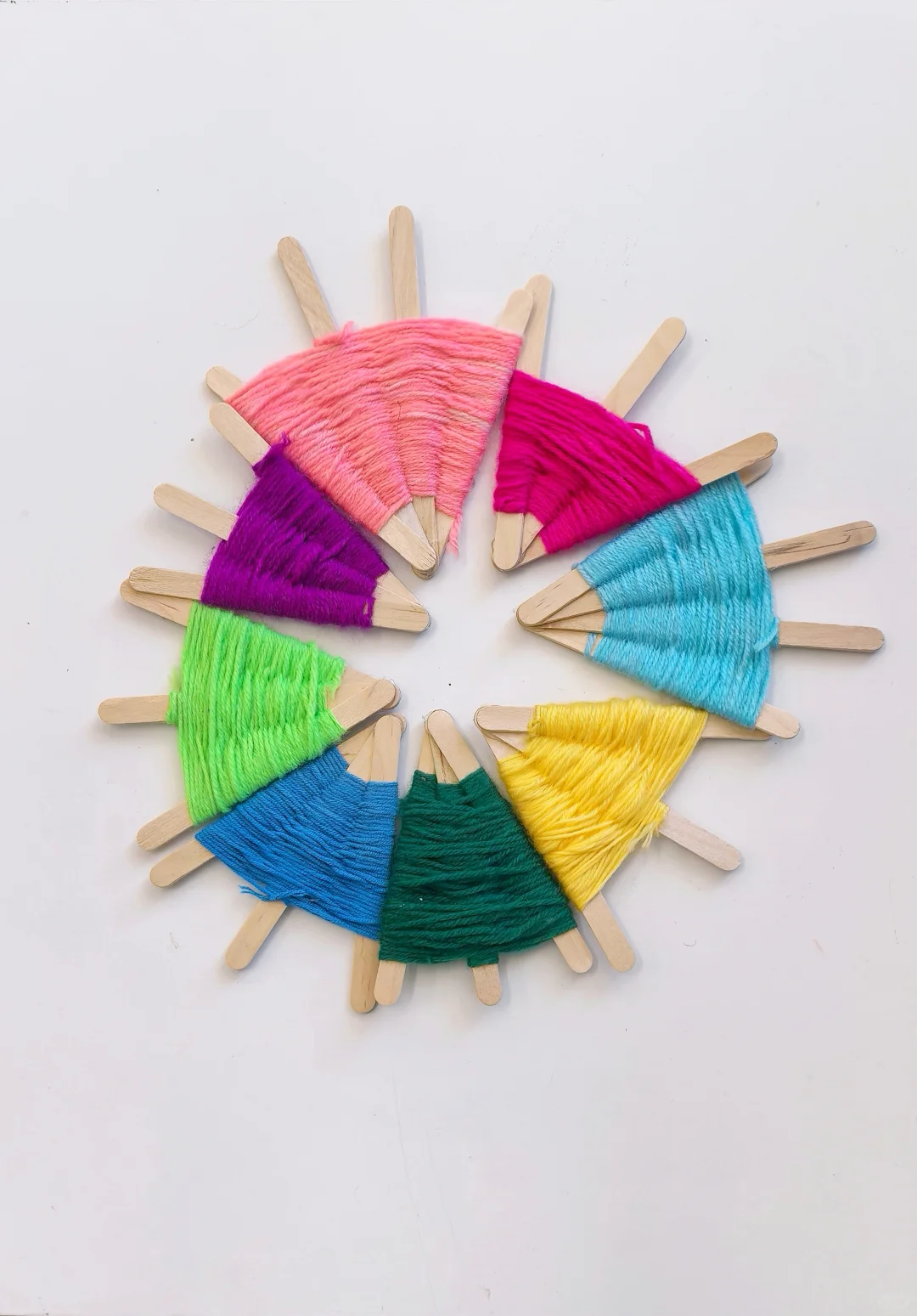 幼儿园编织环创/毛线?创意手工编织小鱼