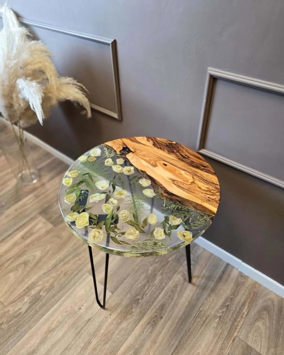 一眼就被这款树脂鲜花茶几惊艳到了！