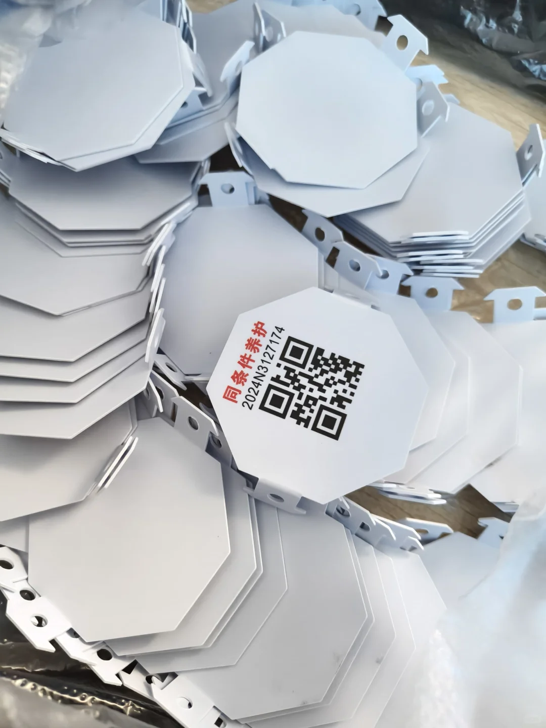 到底是谁发明的芯片呀