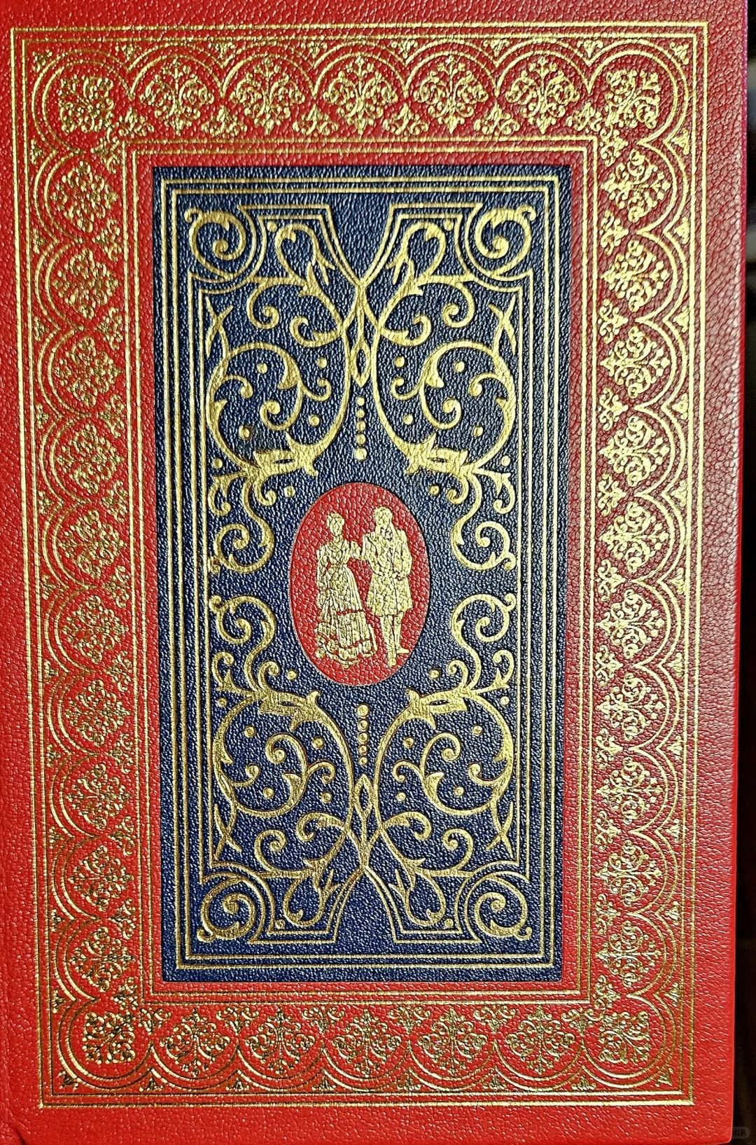 精美的烫金装帧设计