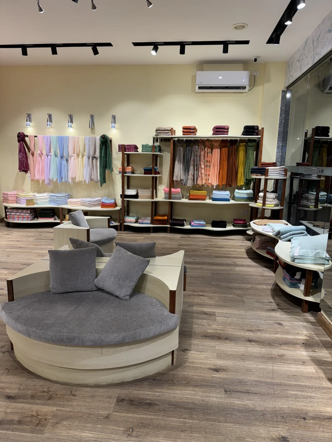 尼泊尔这家高端羊绒店我可以来逛无数次❗️