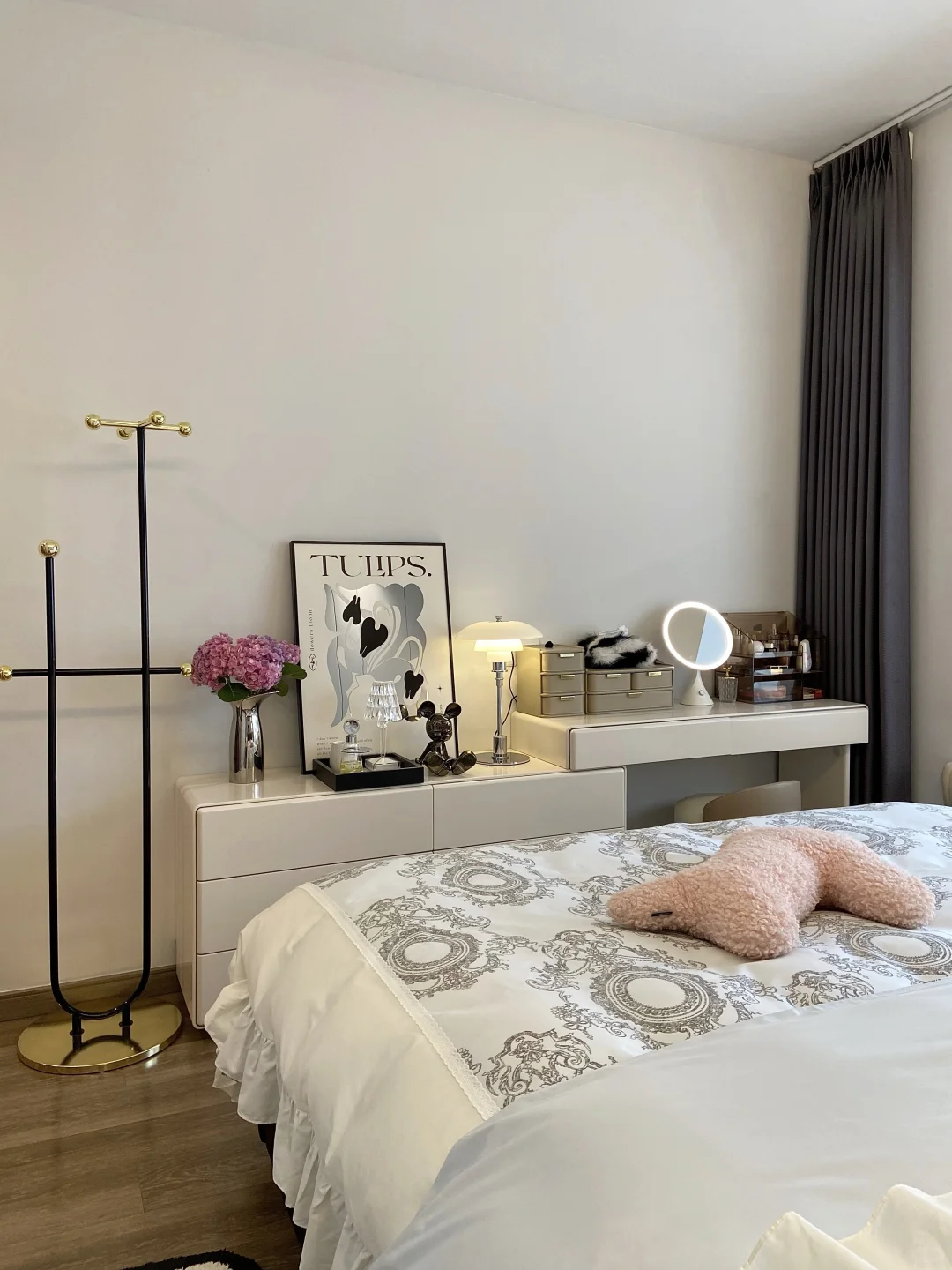 直接抄!小户型卧室这样布置好看又实用!