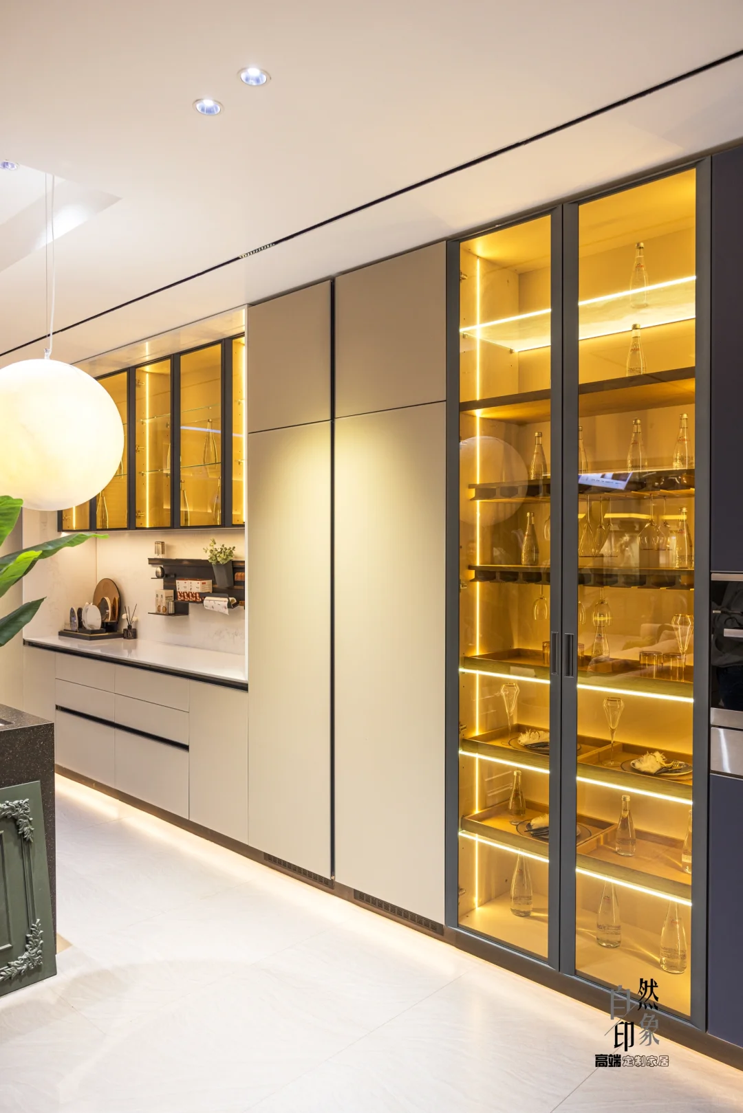 微晶玻璃橱柜，防潮防腐耐油污好打理～