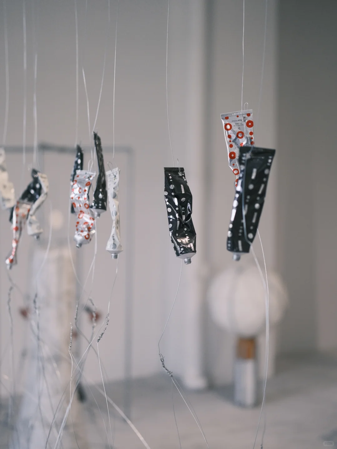 深圳新展|极简工业空间中的禁锢静火山蜡艺