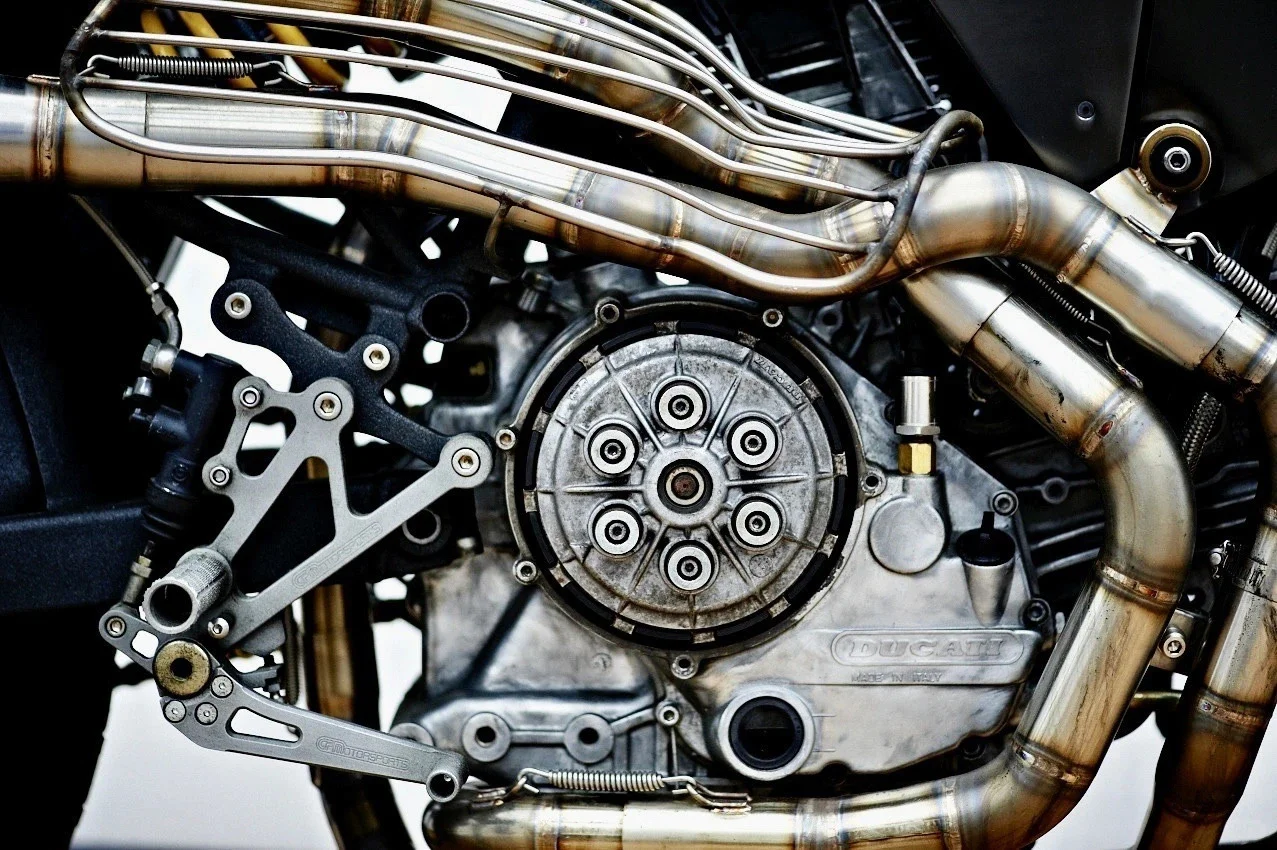 据说纯爷们都喜欢大马力发动机