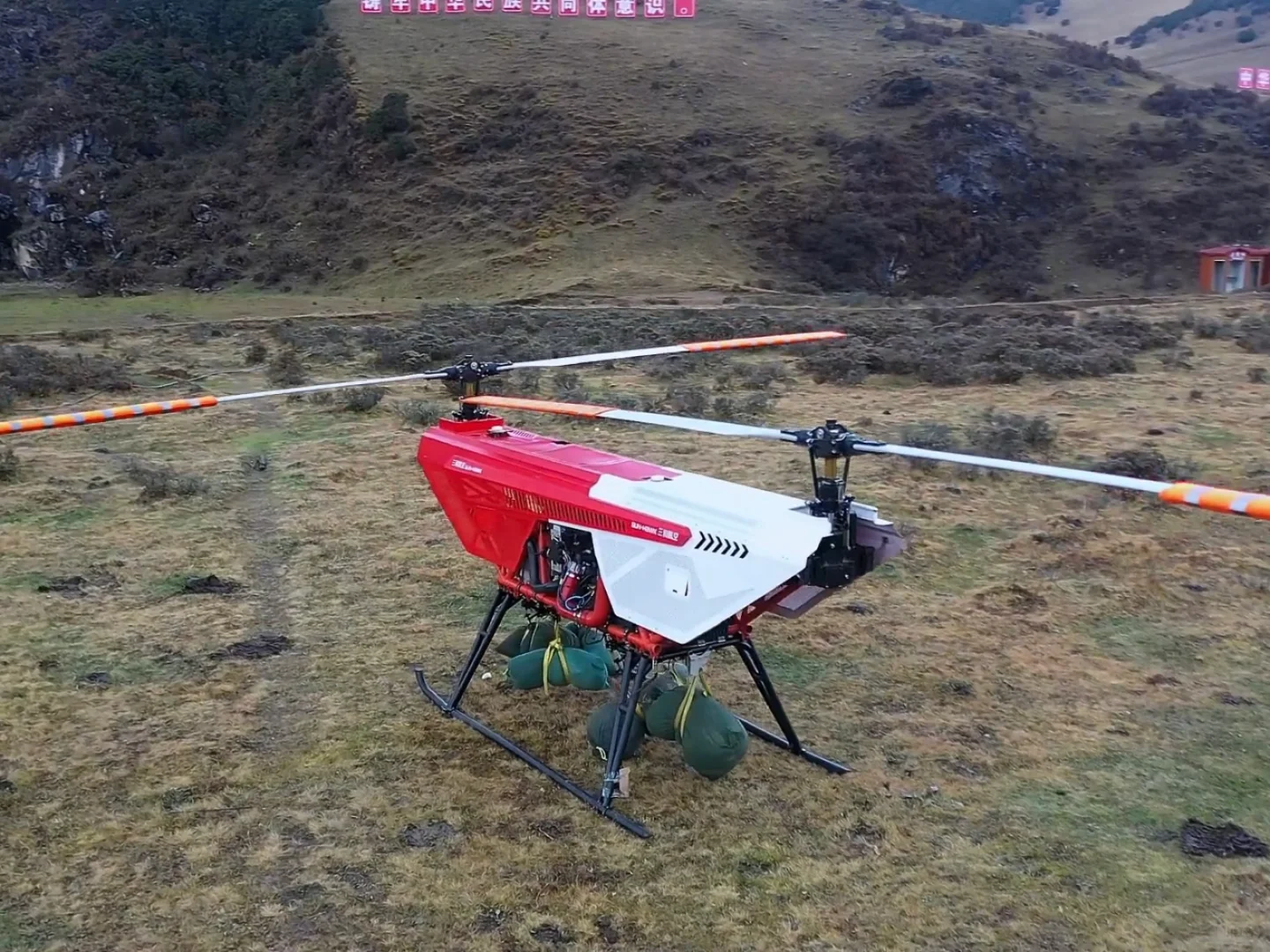 ? 260kg暴力载重！这无人机是起重机吧！