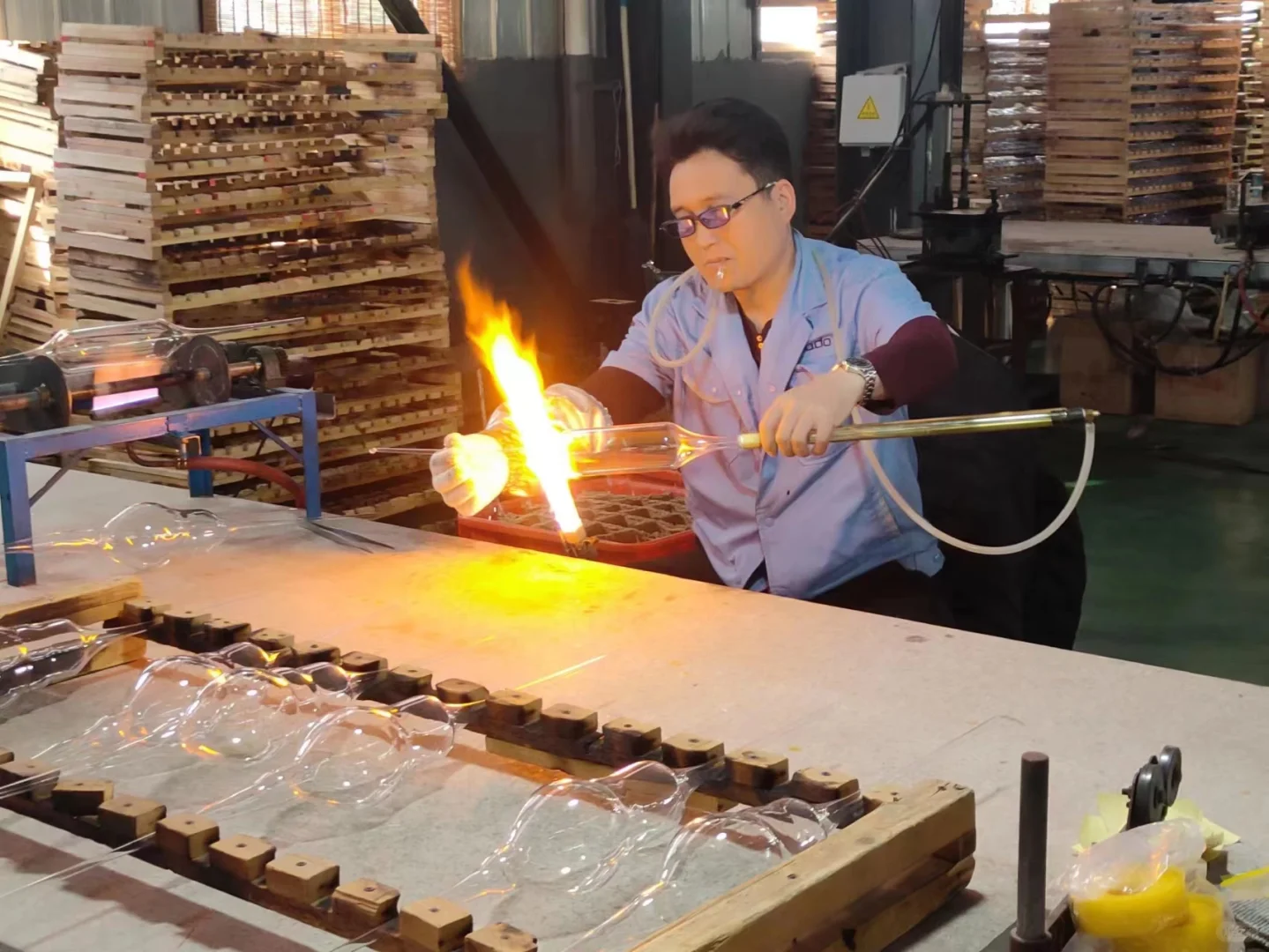 大开眼界!走进玻璃工厂,玻璃的制作工艺