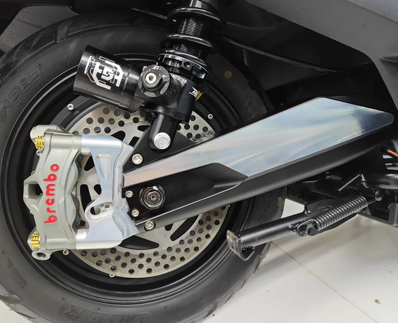 不能理解后面装大辐射的是什么人