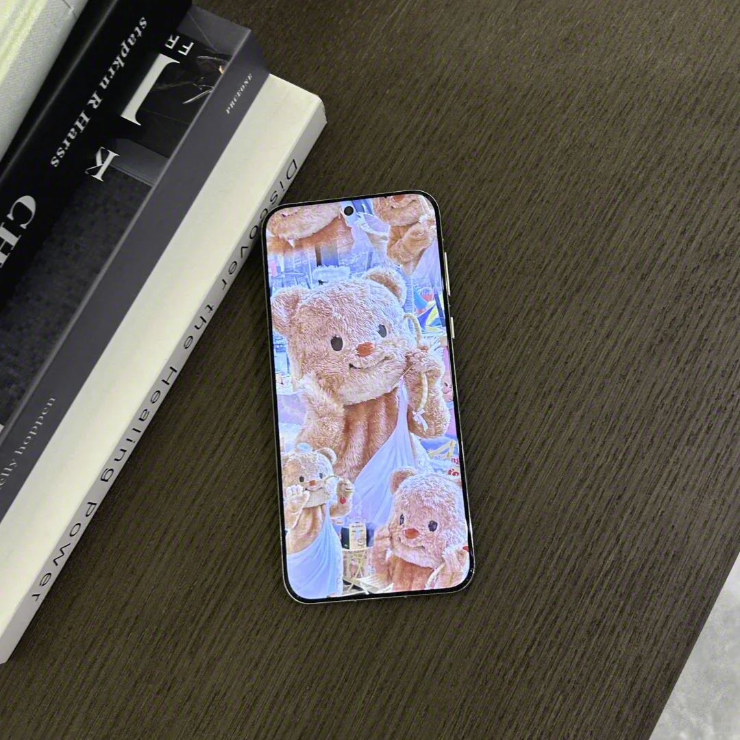 “都说Mate70的昆仑玻璃够硬?