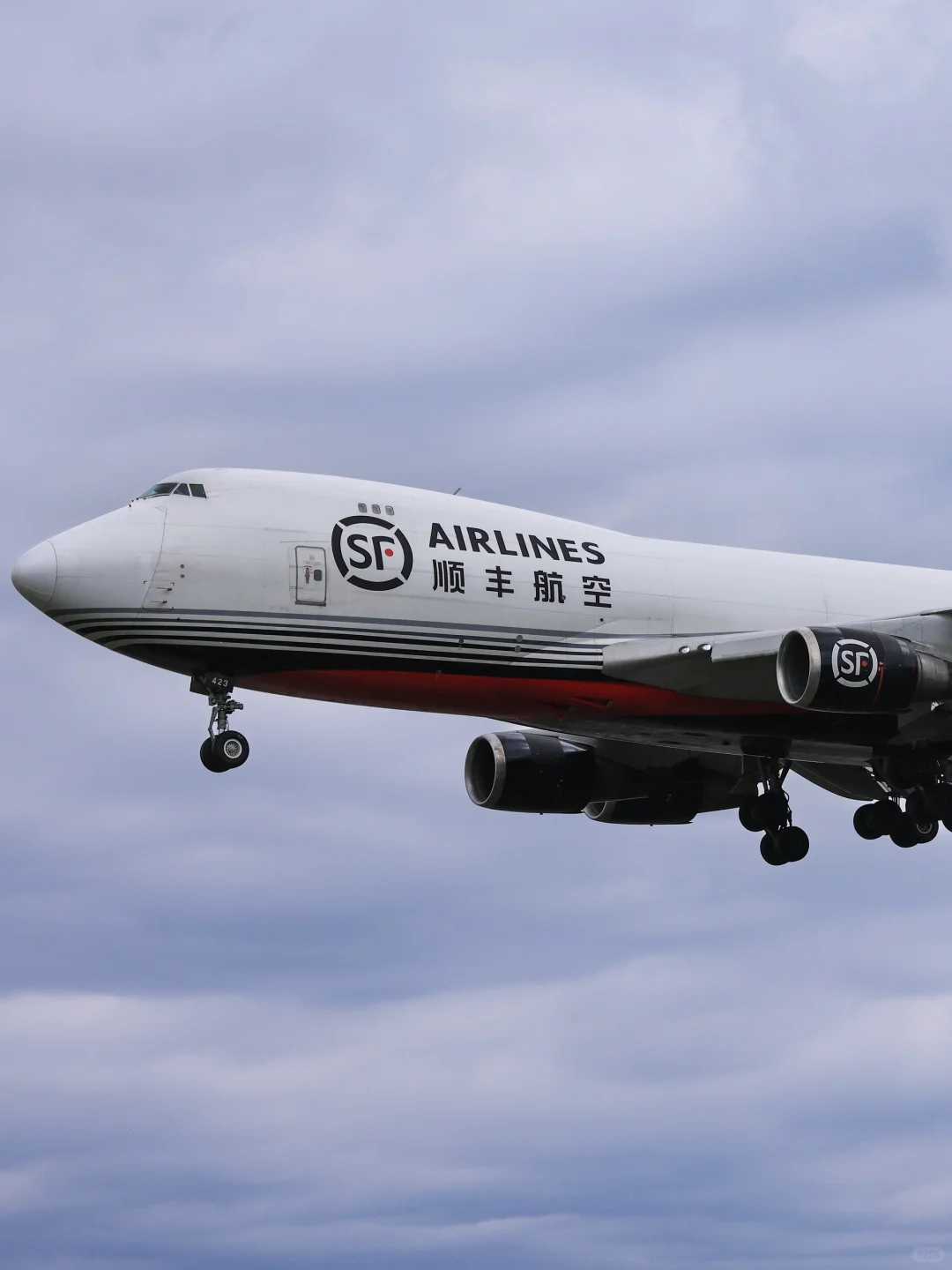 同一天的顺丰航空747和757，暴雨前后