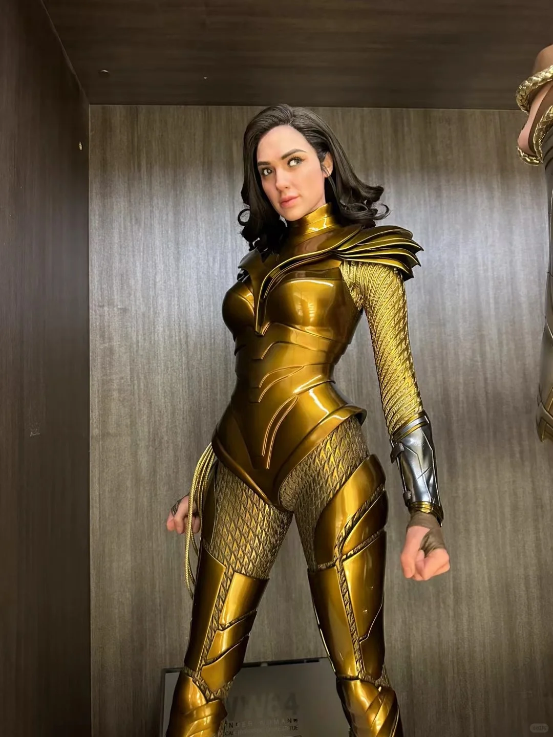 惊呆我了，朋友家地下室还藏着一套“房”