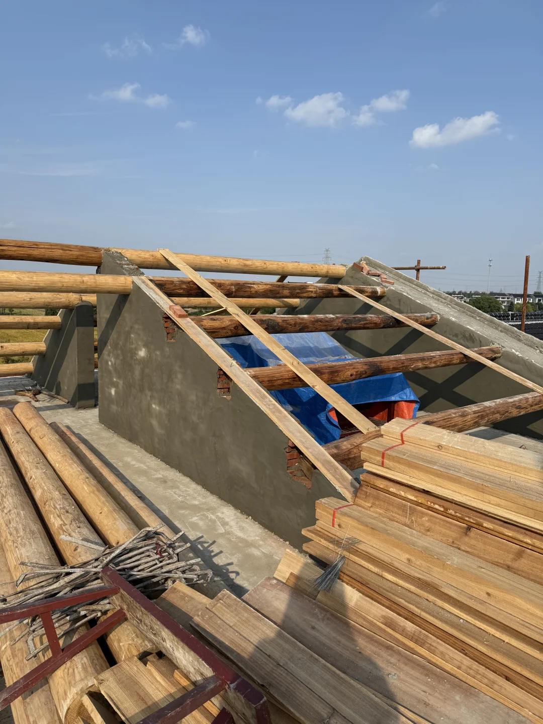 顶楼粉刷完毕～