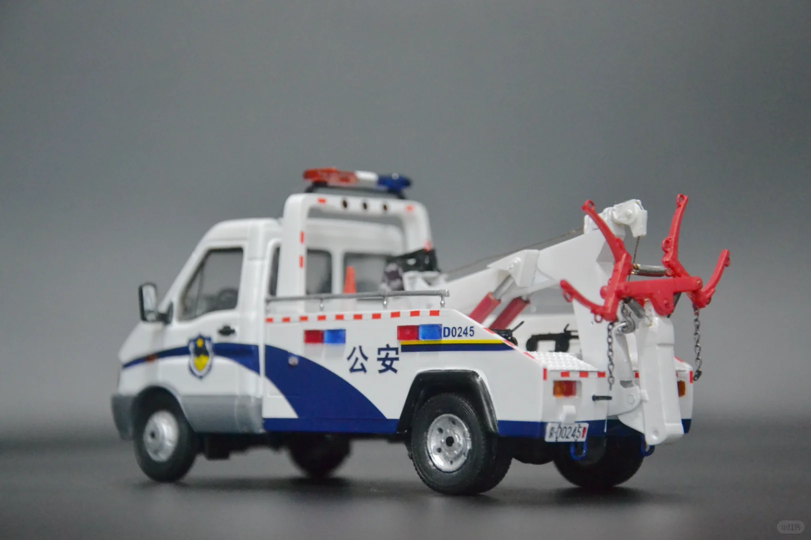 汽车模型情怀收藏-依维柯警用清障车