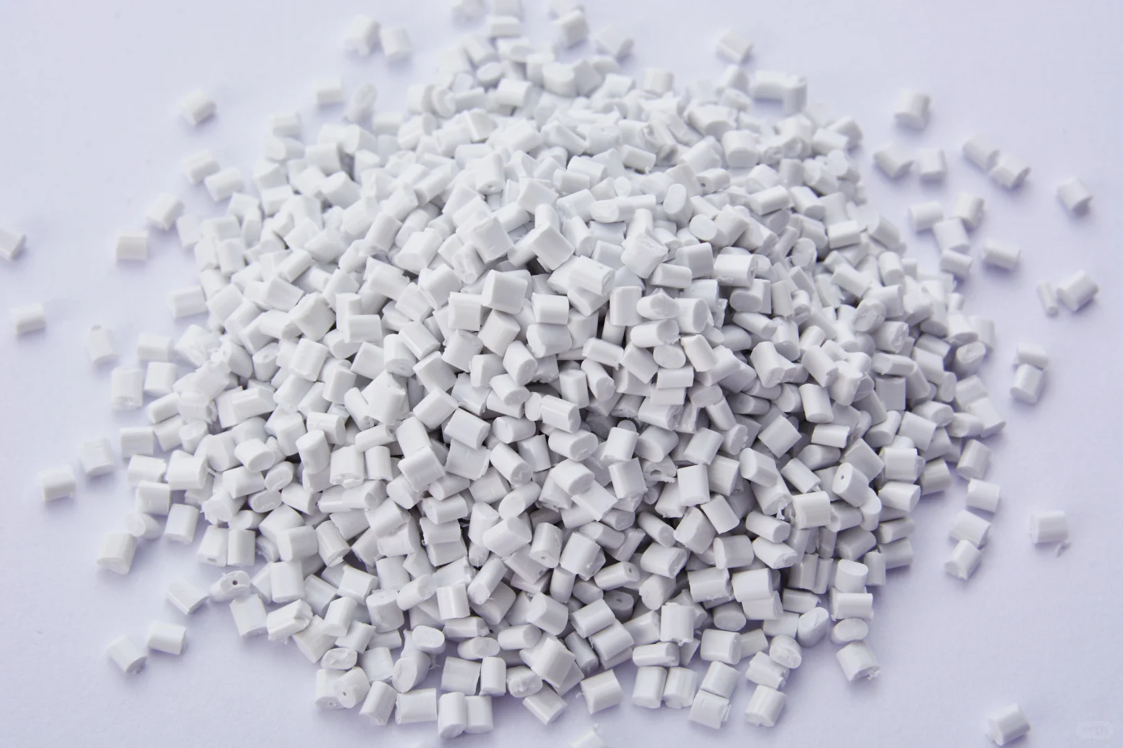 卖高分子材料、改性塑料粒子的小女孩???