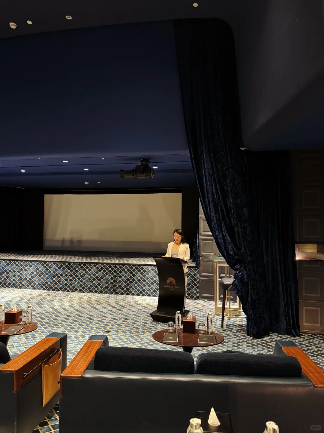 接待了长江商学院考察团