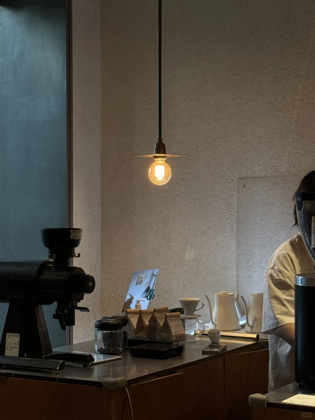 上海｜这家咖啡店的玻璃门太有设计感