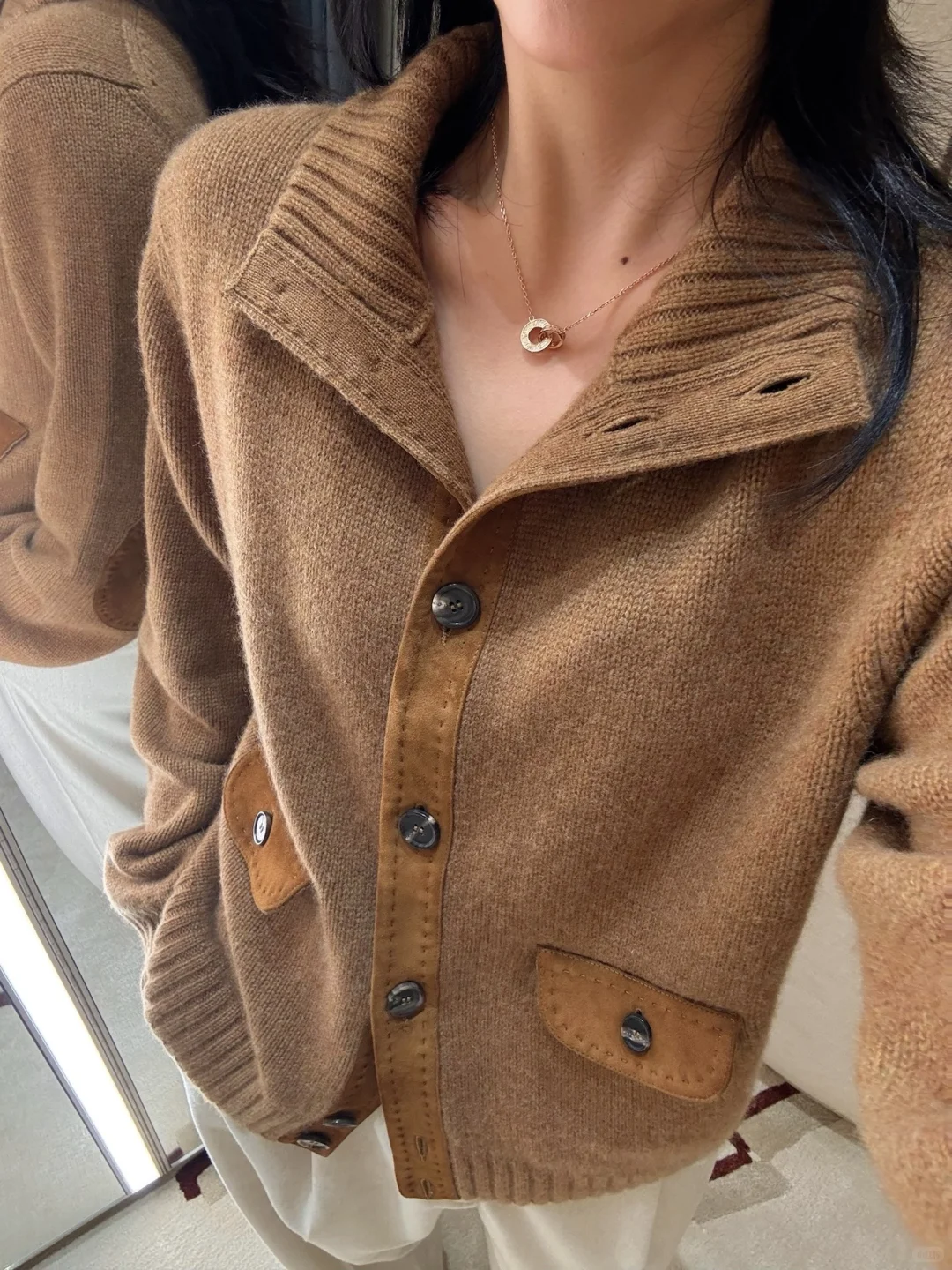 麂皮肘部羊绒外套，出货