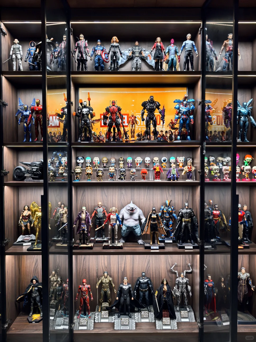 我家的手办柜“超英小宇宙”