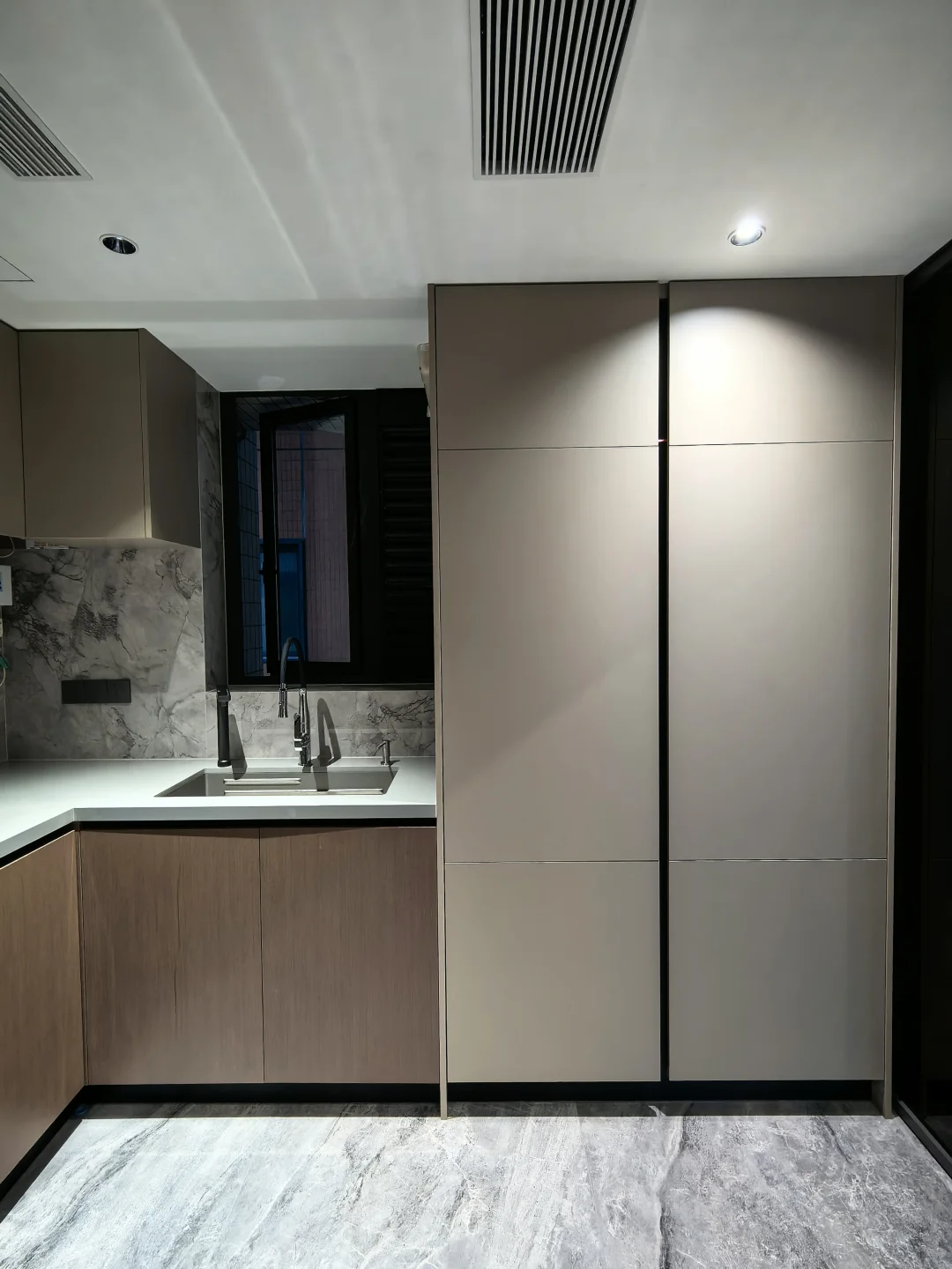 我真的厨房！我的护墙板！