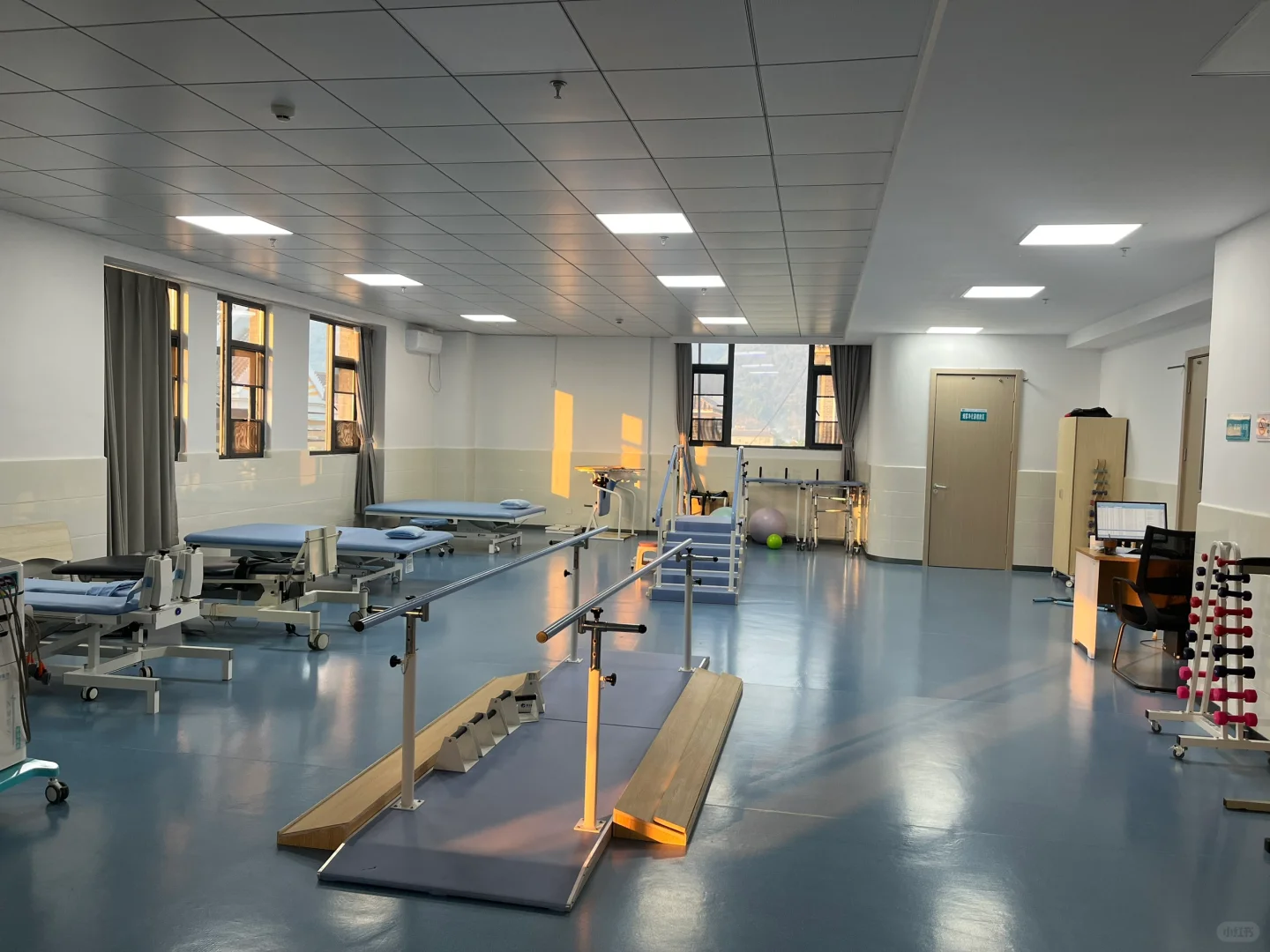 早晨八点半的康复大厅 好像一切都充满希望