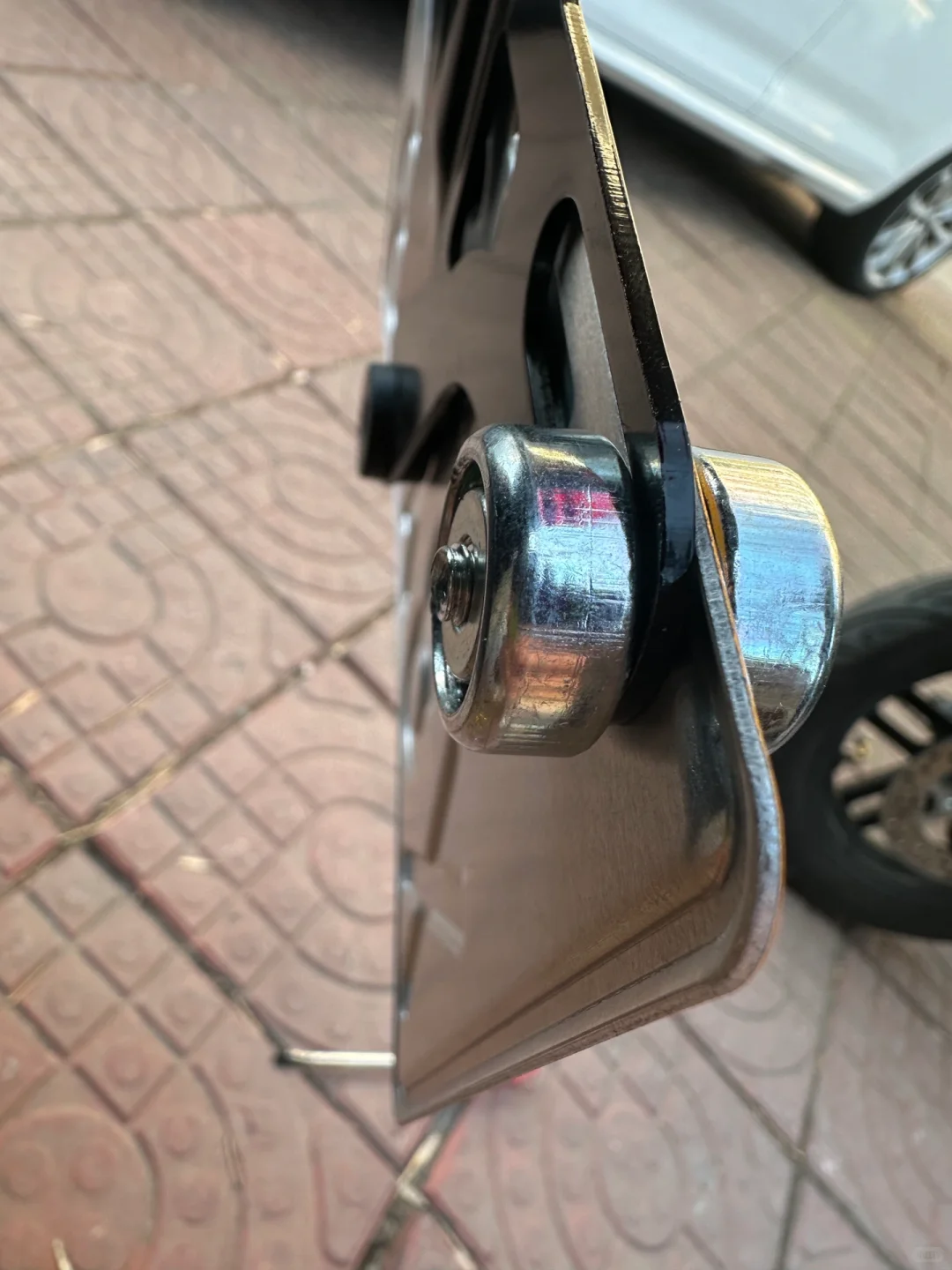 把四个开花防盗螺丝正反两面装✅砸都砸不掉