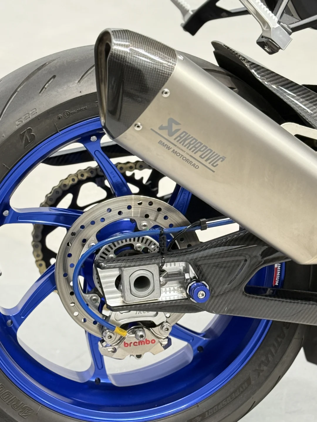 24年一首S1000RR满改雷霆套件 你的白月光?