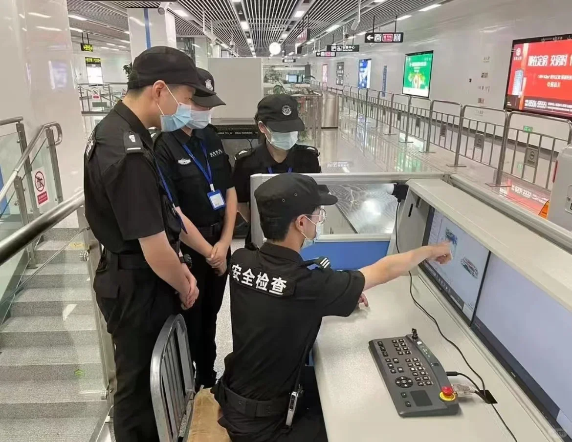 00后当地铁安检员的一天~