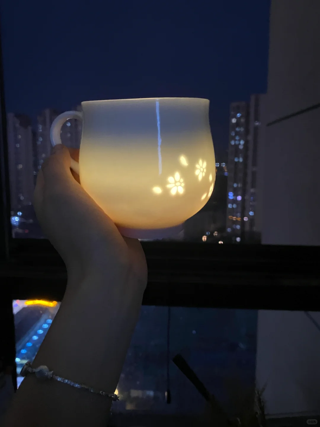 朋友从景德镇带来的杯子我超爱，