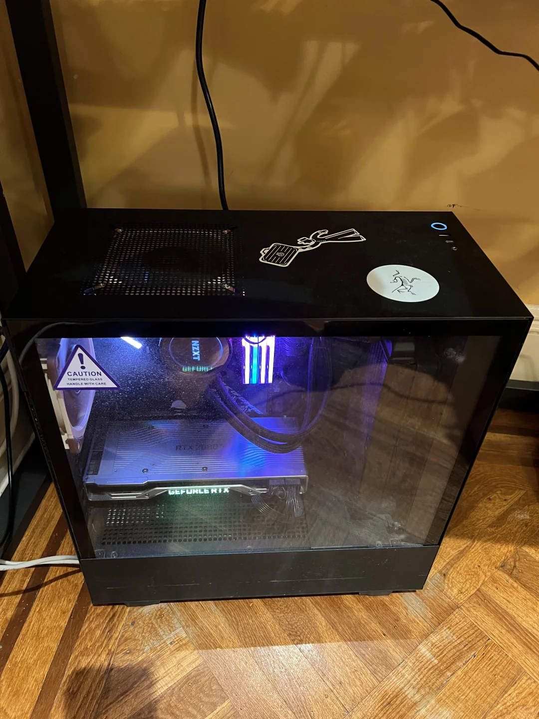 出一台电脑主机,价值$2496,现$1000出