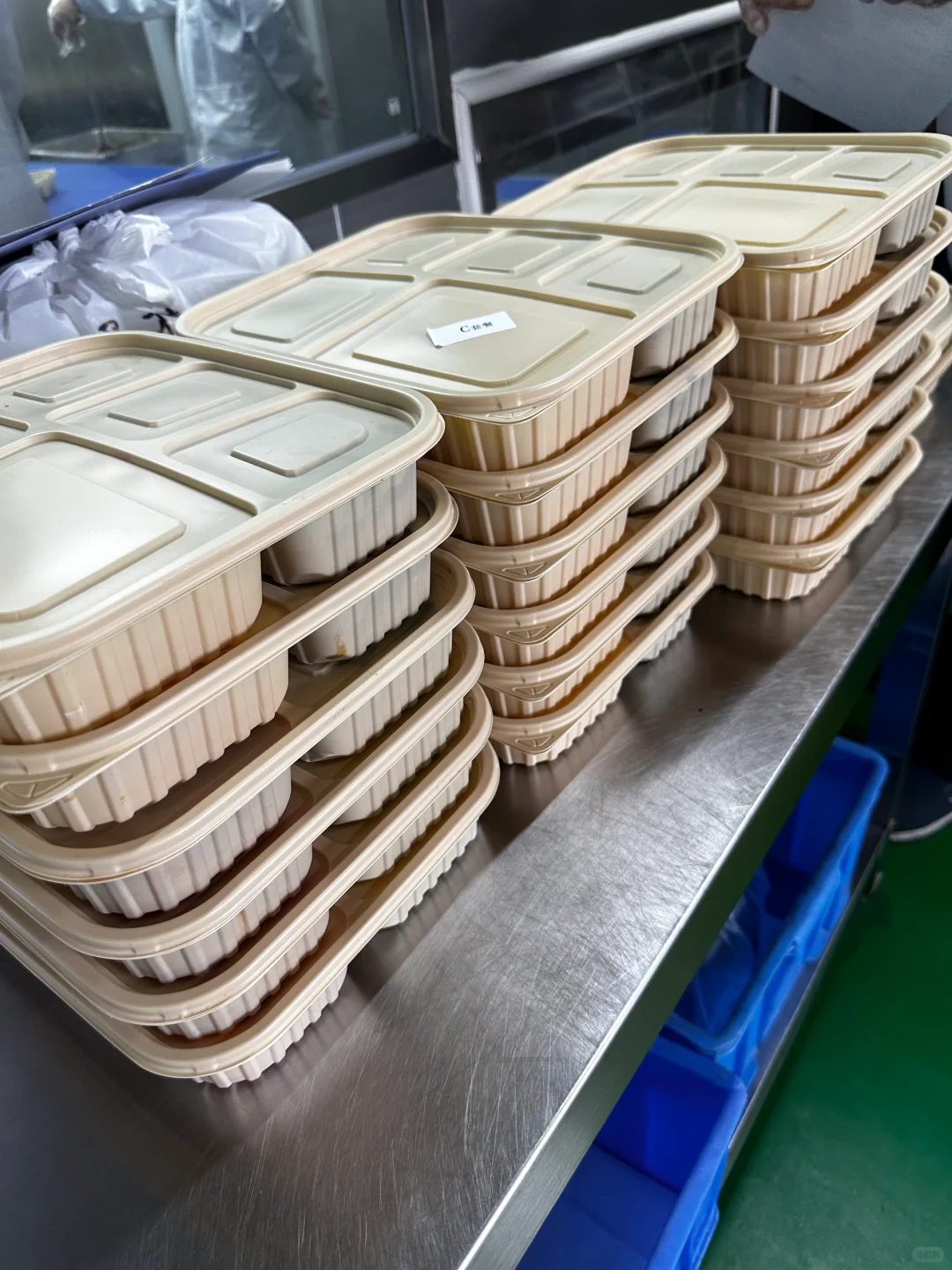 央厨是如何高效单餐次产出6000份盒饭