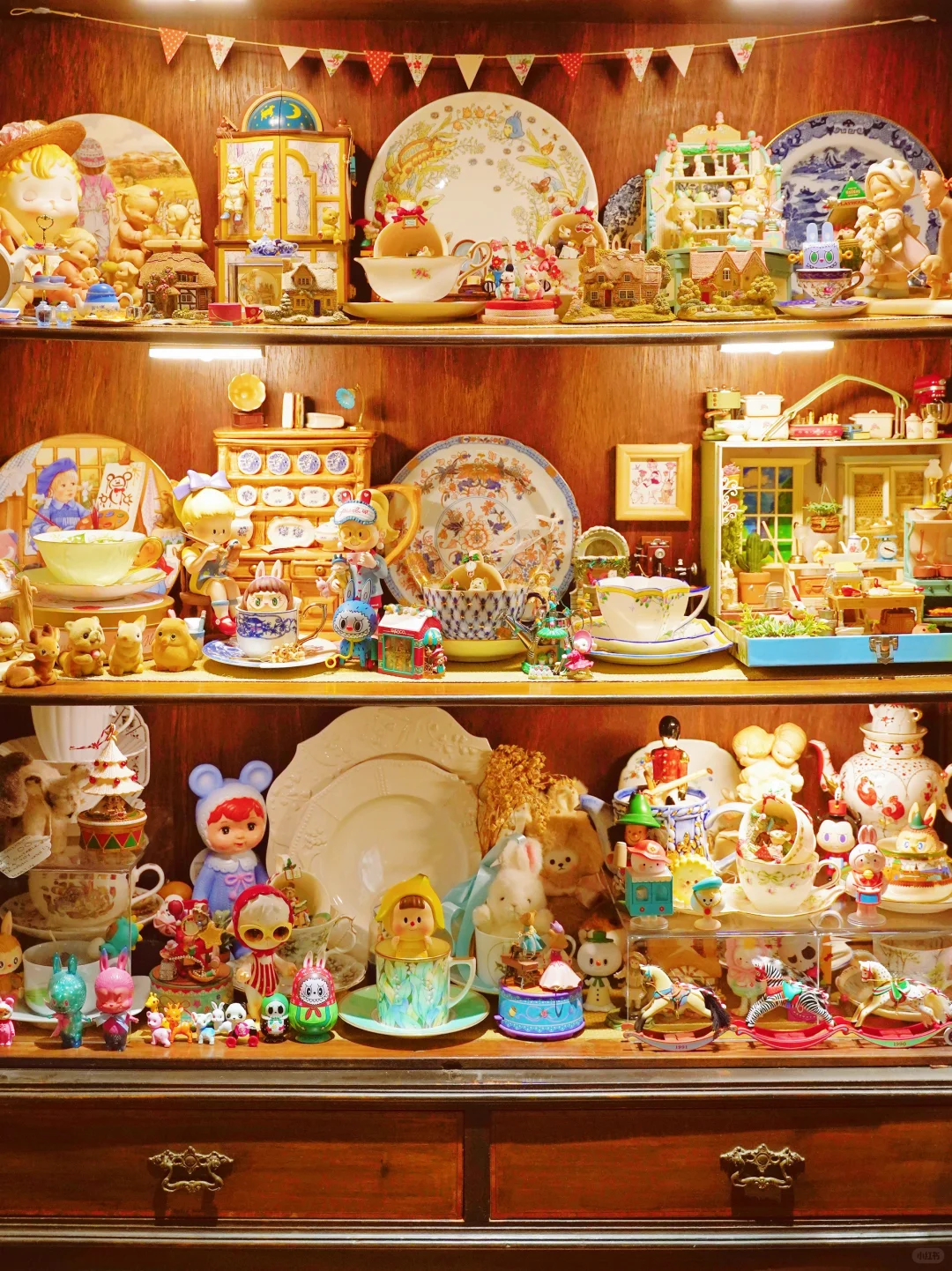 路过一家中古玩具店的柜子挪不开眼?