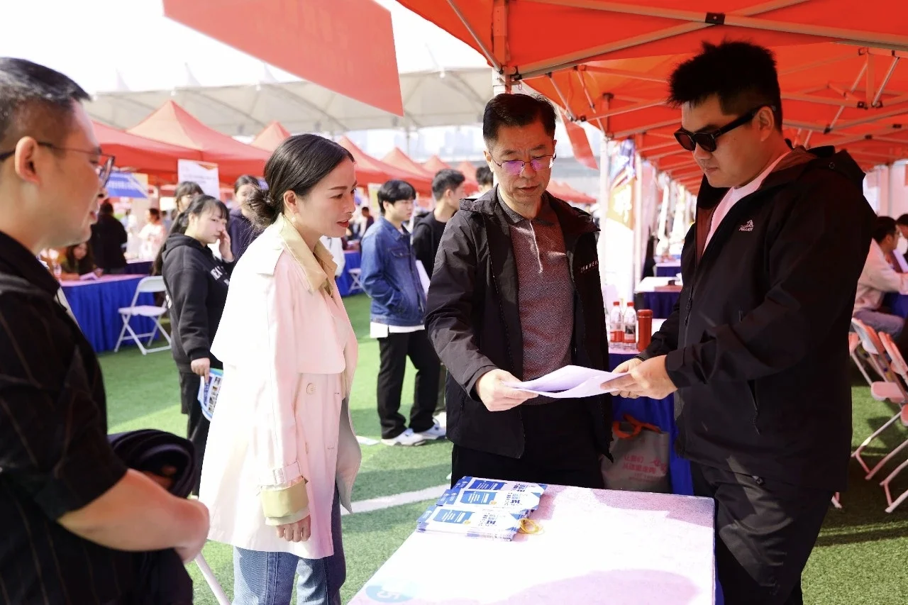 直击湖外秋招招聘会