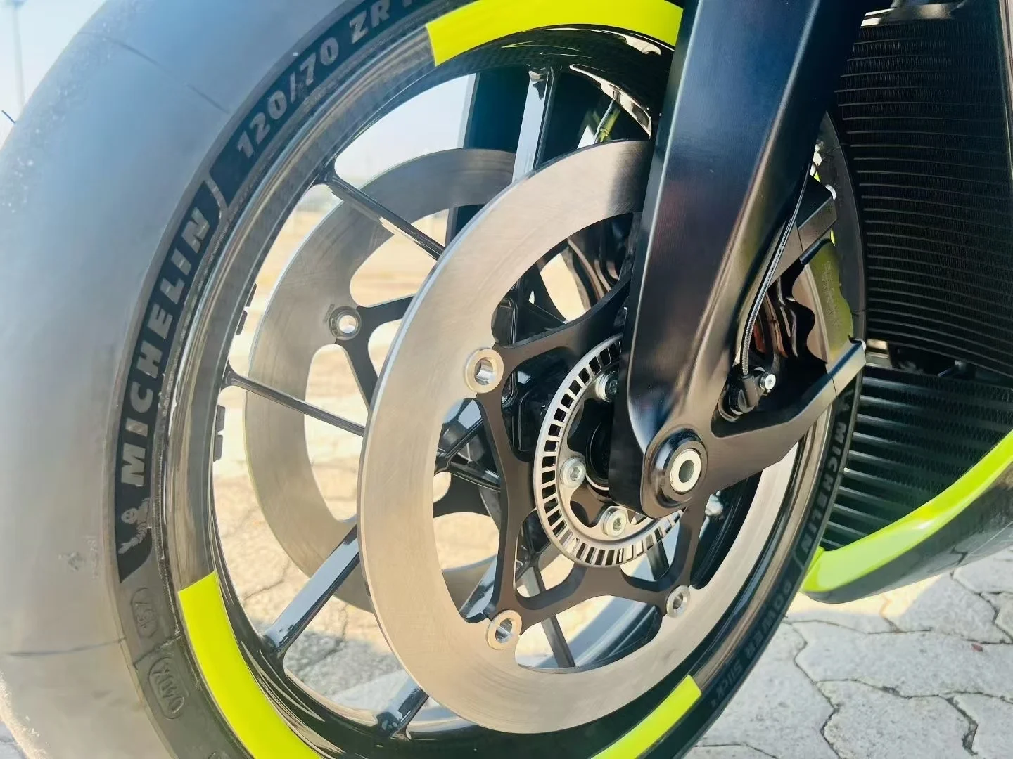 阿斯顿·马丁 AMB 001 Pro惊现国内