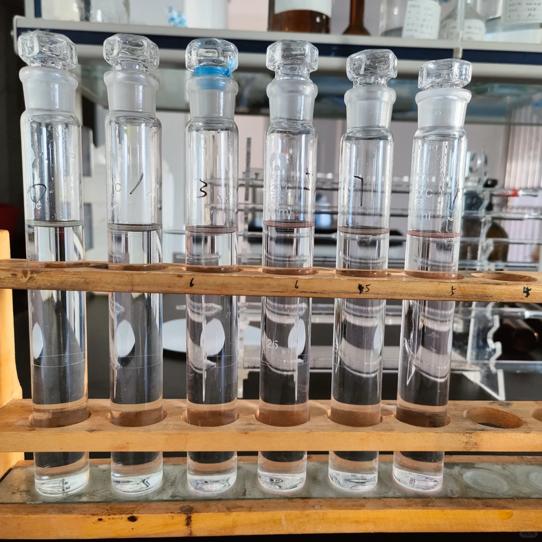 酷酷用瓶，疯狂洗瓶.《今日小王加班实录》