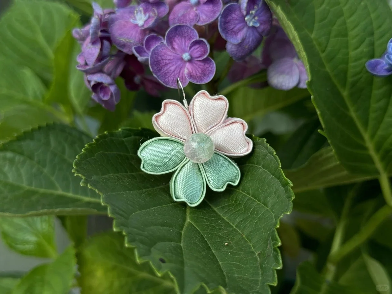 非遗盘扣叛逃衣襟，杀疯首饰界！